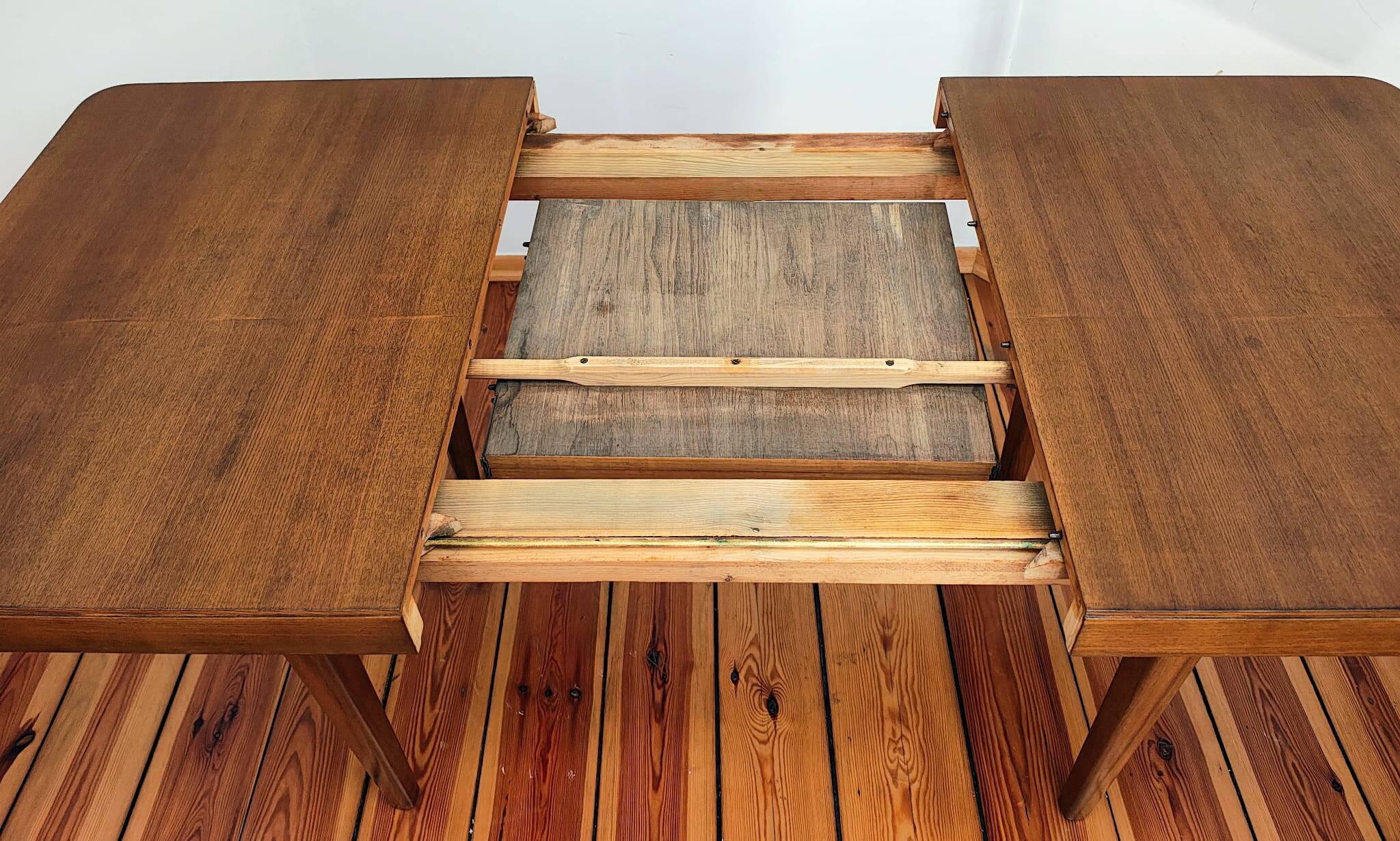 Czechoslovakian Extendable Table by J. Halabala for Jitona, 1960s