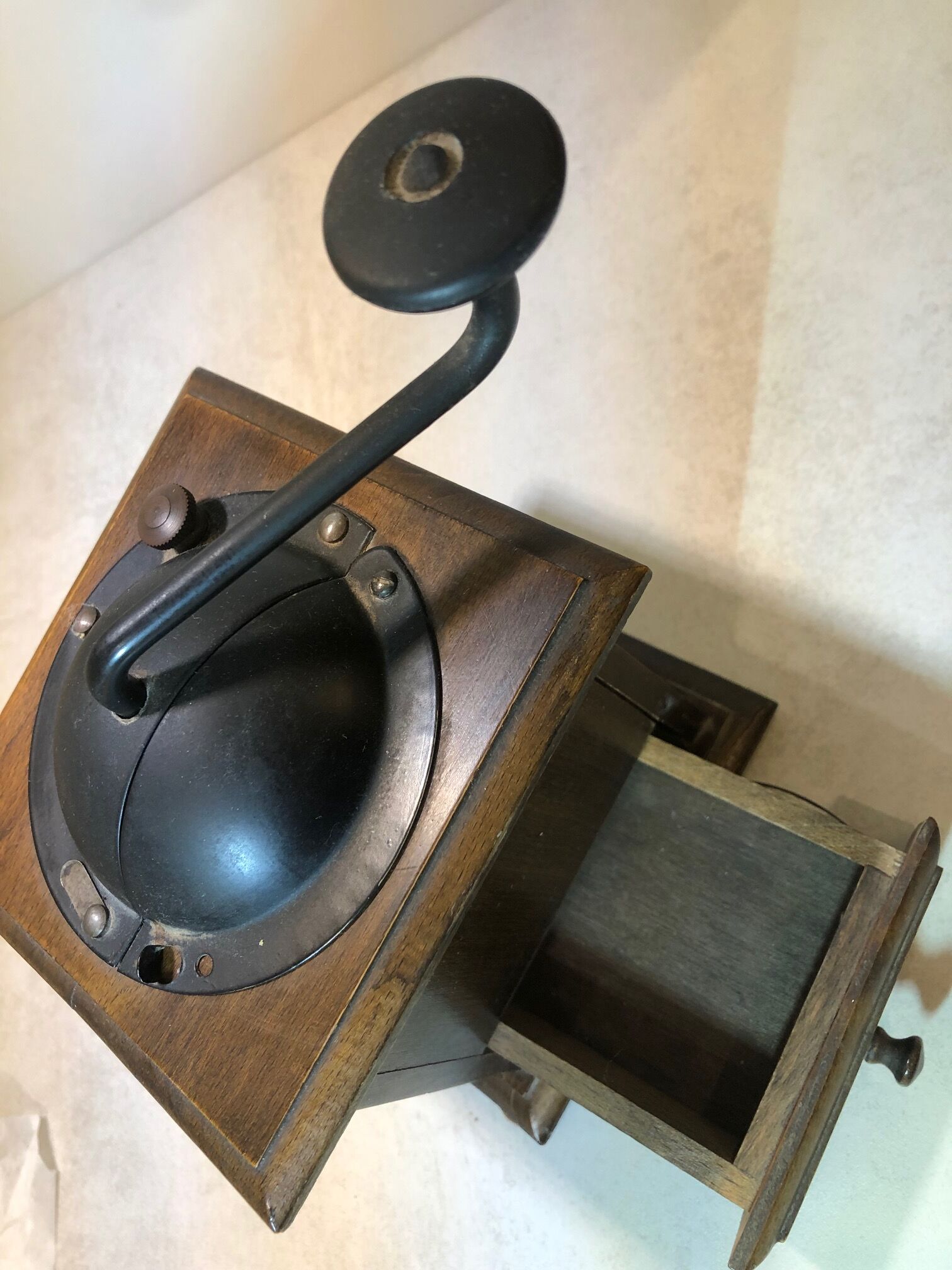 Coffee grinding machine