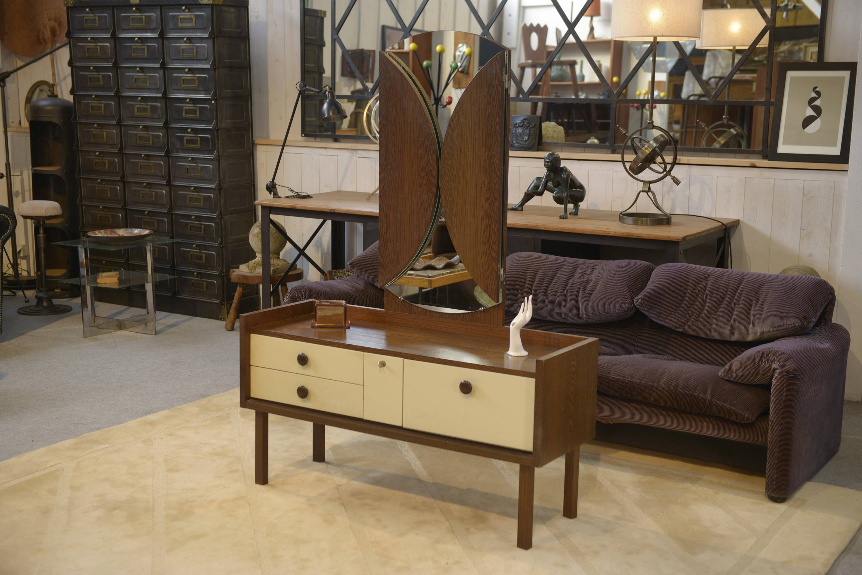 Wenge hairdresser from the 1990s