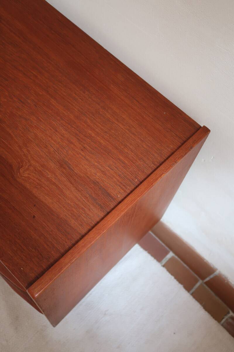 Scandinavian teak chest of drawers from the 1960s with 3 drawers.
