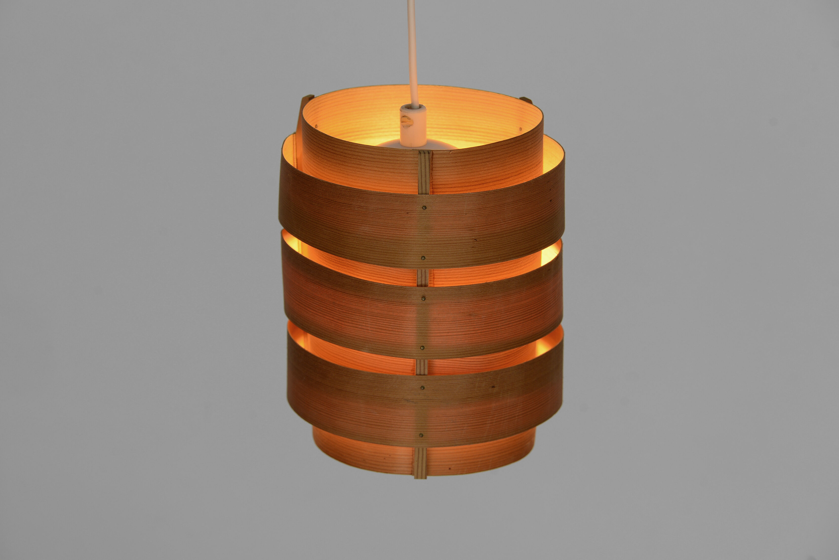 Pine veneer pendant light T499/1 "Rolf" by Hans-Agne Jakobsson for Ellysett AB. Sweden 1960s