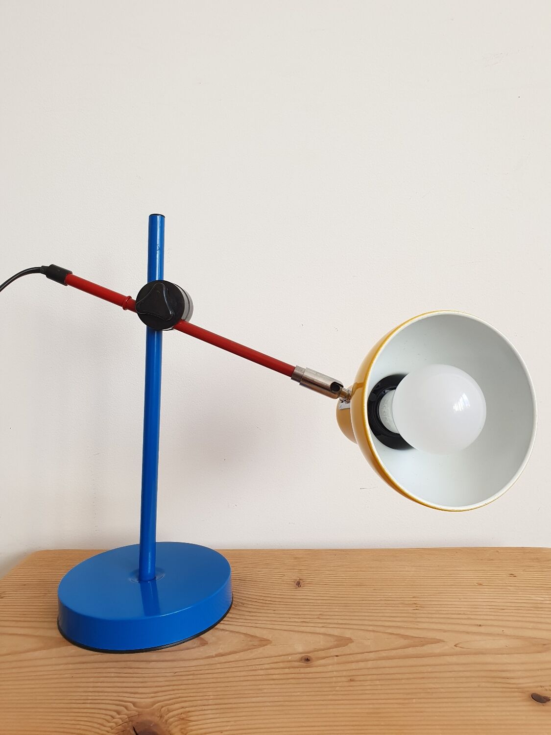 Memphis balance lamp