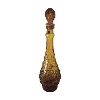 Carafe en verre moulé aux motifs de fruits