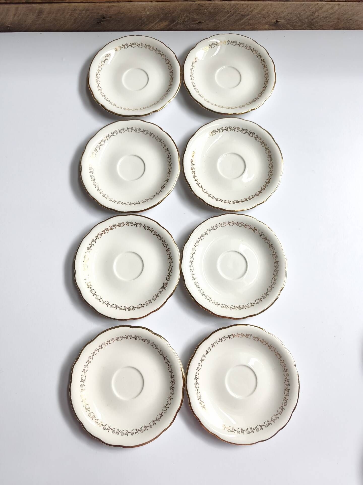 Set of 8 vintage cups with saucers Gien daisies.