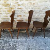 Chaises de bistrot depareillées