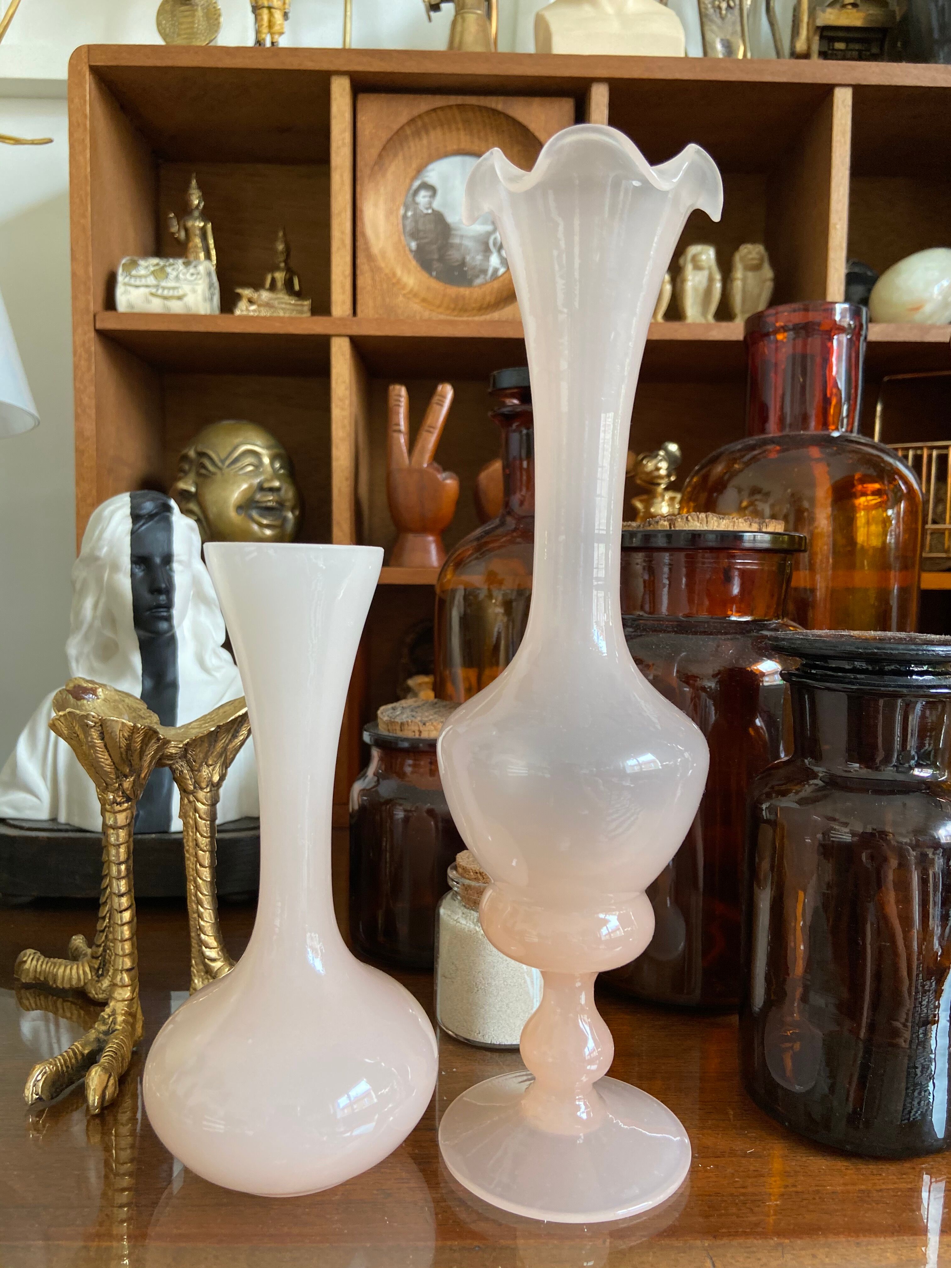 Paire de vases en opaline rose