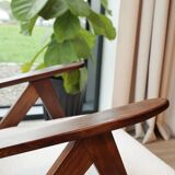 Fauteuil en tissu bouclette blanc et bois, milieu XXème