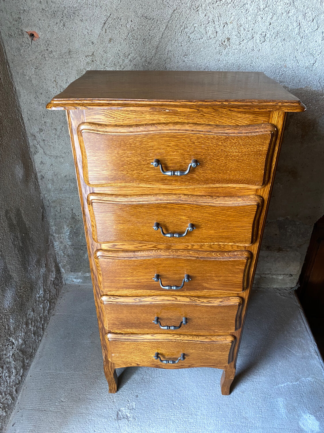 Weekly chest of drawers