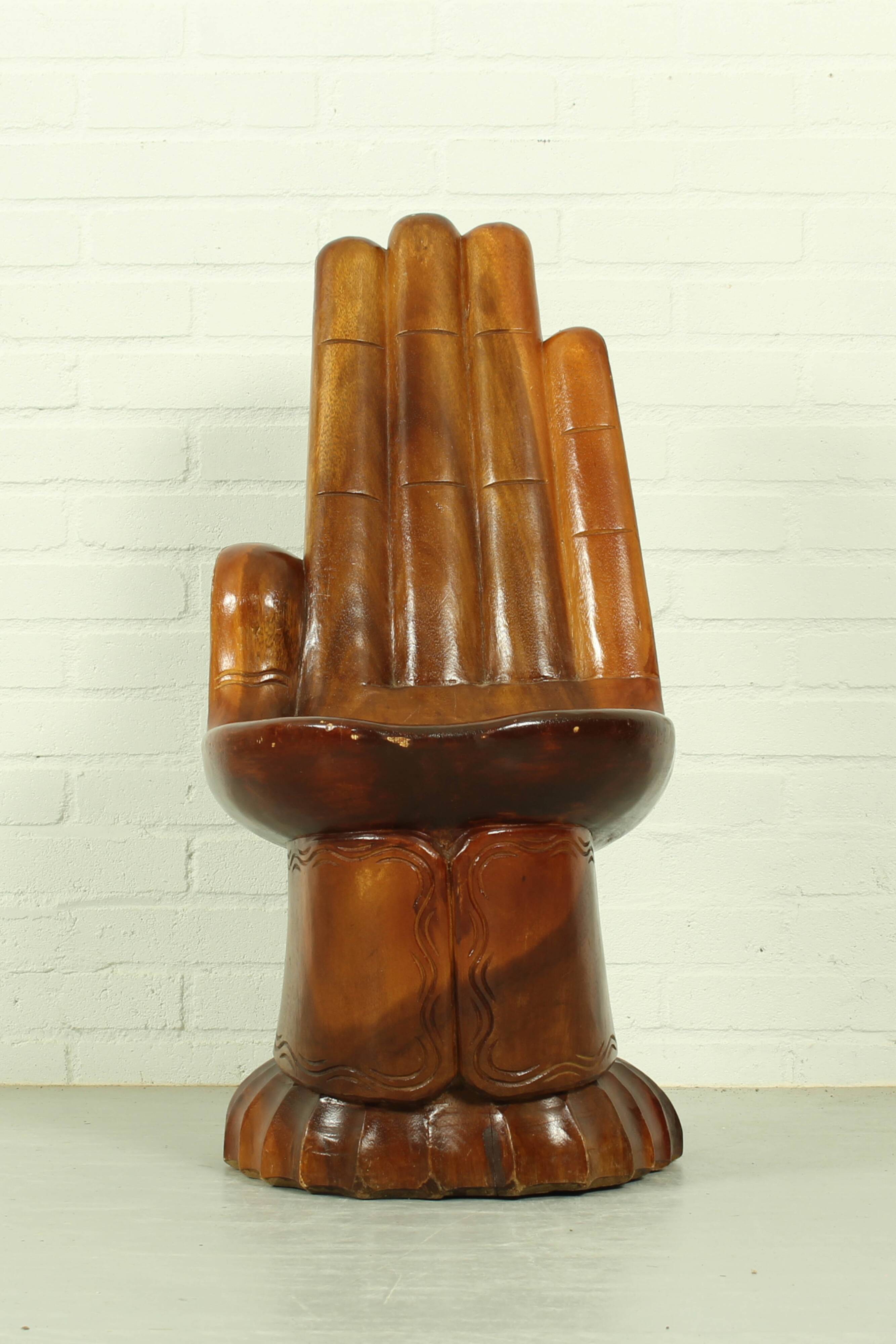 Chaise-main, siège sculptural surréaliste (style années 1970)