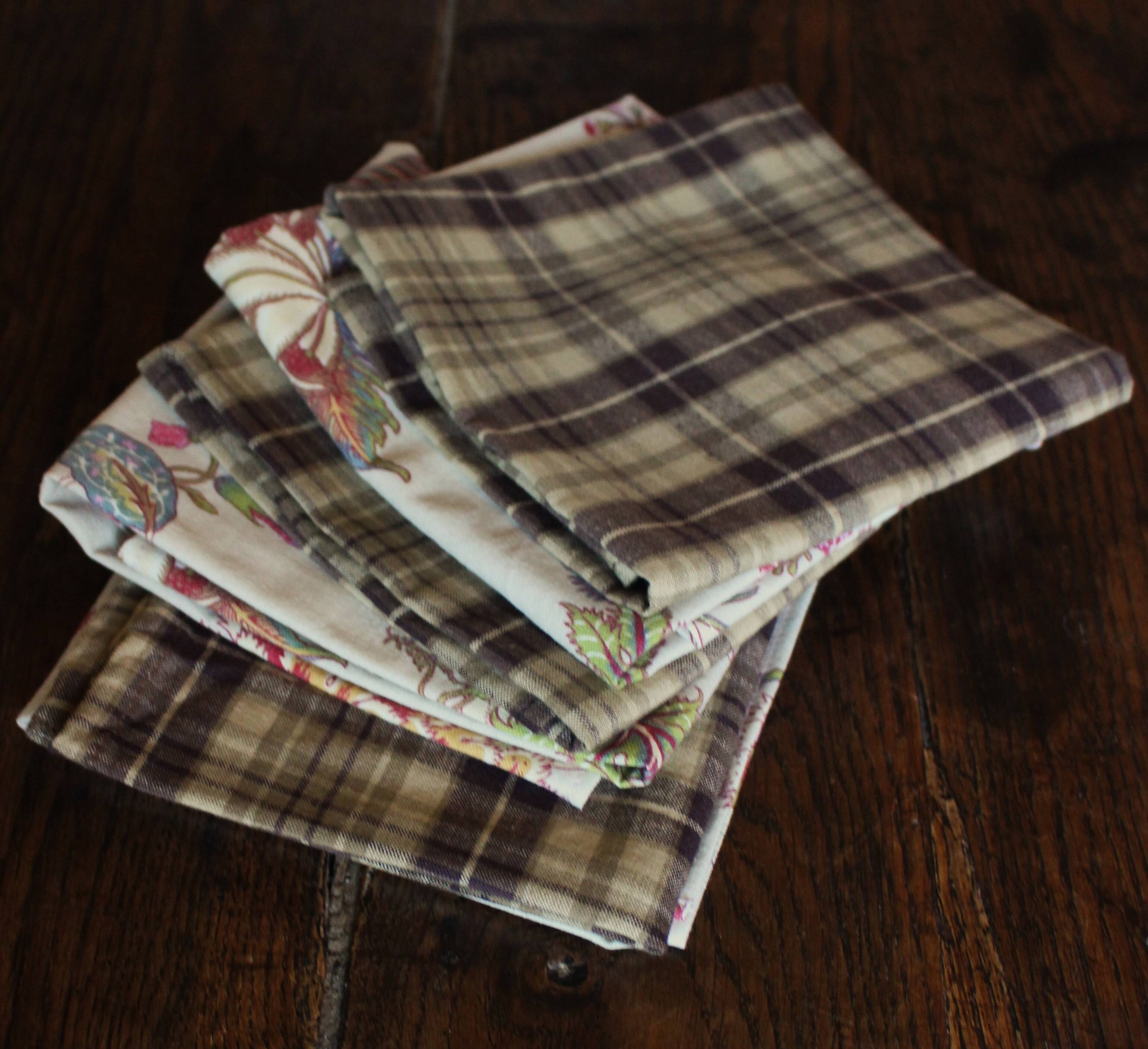 6 brown checkered table napkins with vintage flowers