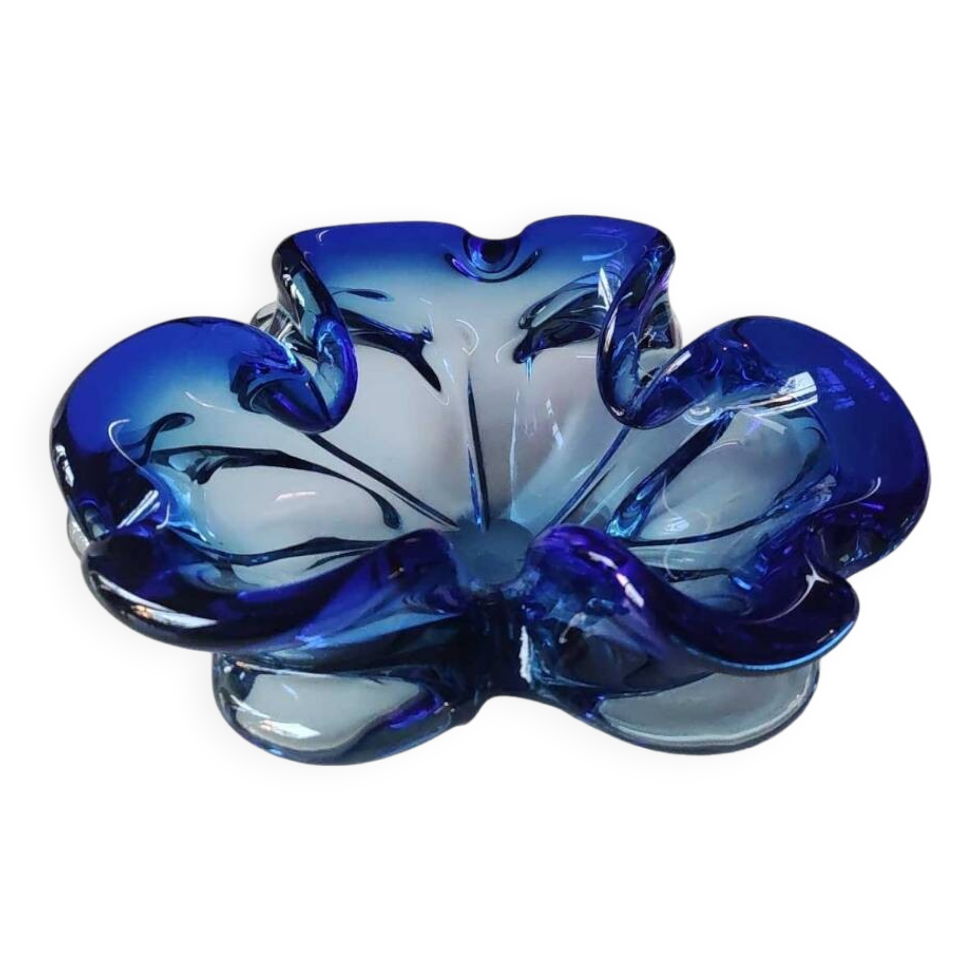 Large floral/corolla shaped pocket emptier