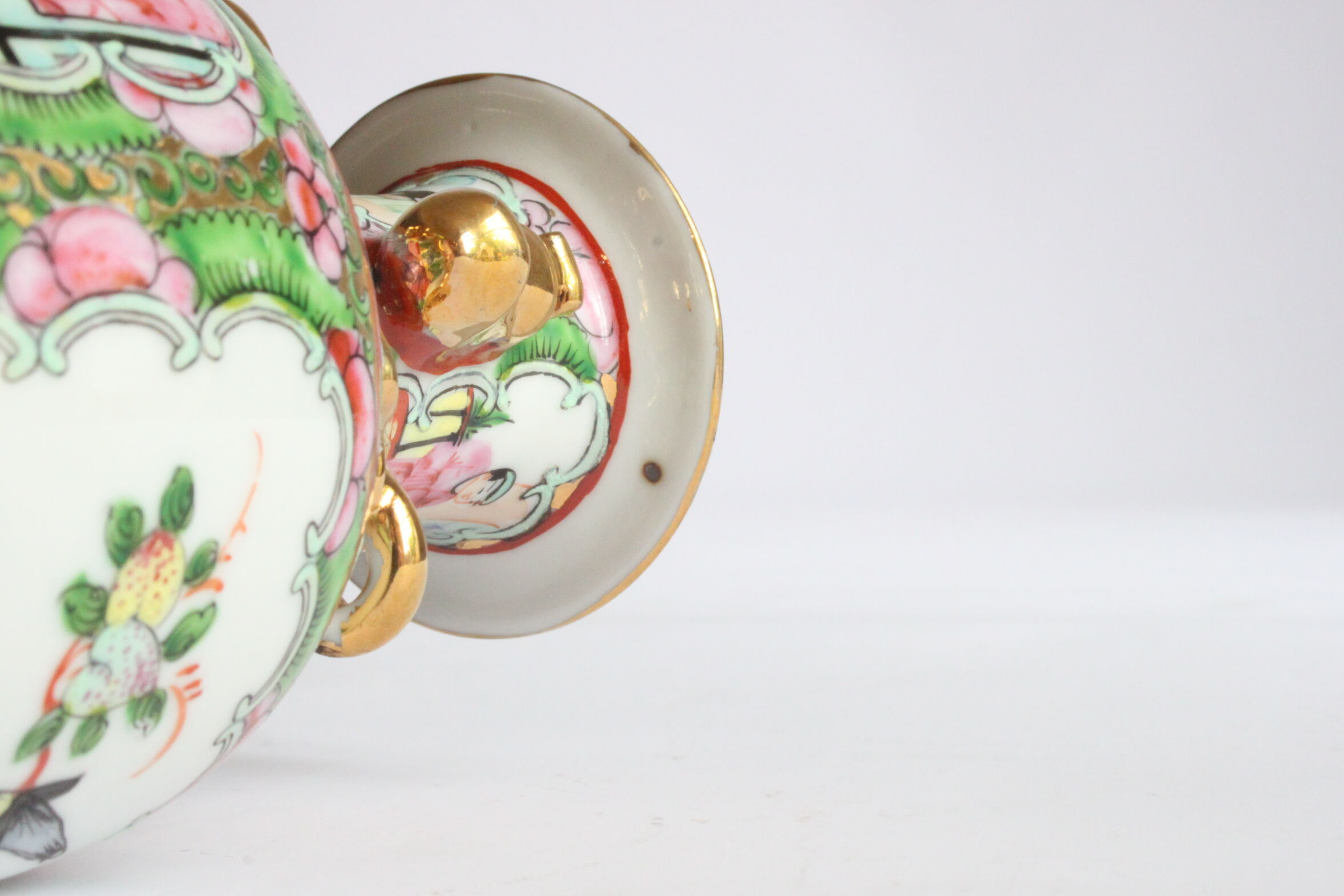 Famille rose medallion porcelain vase, early 20th century.