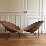 Paire de fauteuils corbeille en rotin pieds métal