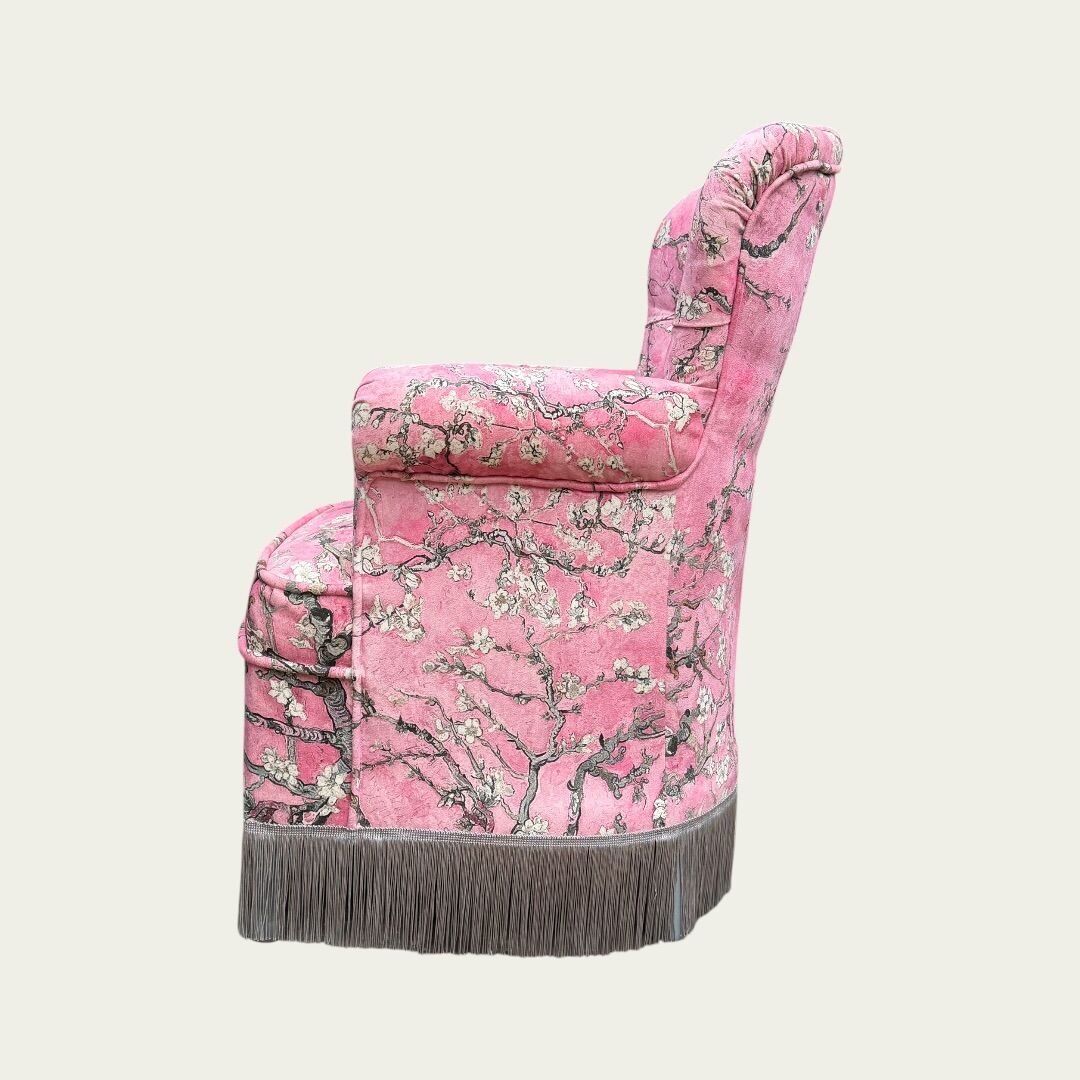 Vintage pink frog chair
