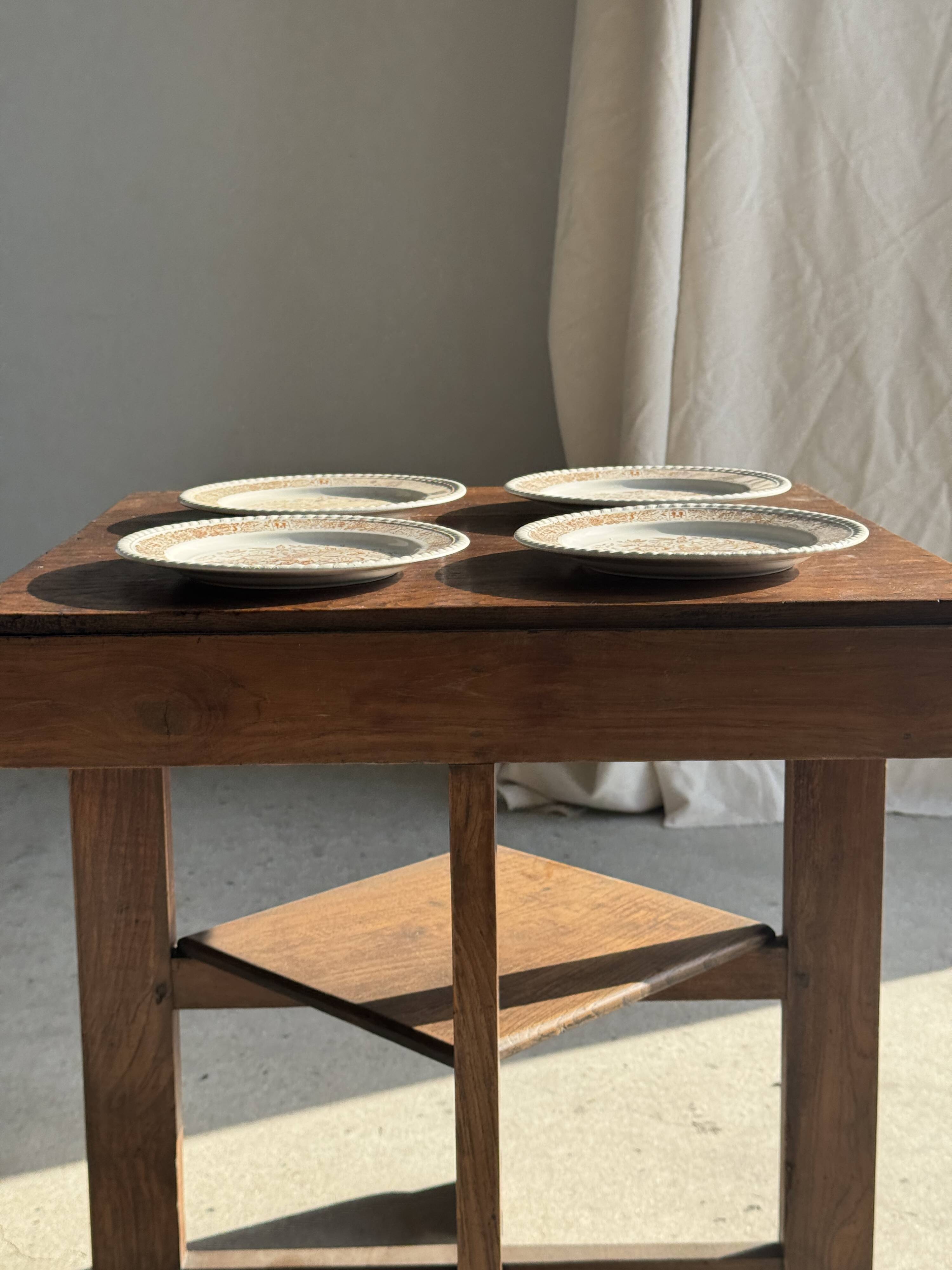Set of 4 small dessert plates with a vintage stylised flower pattern.