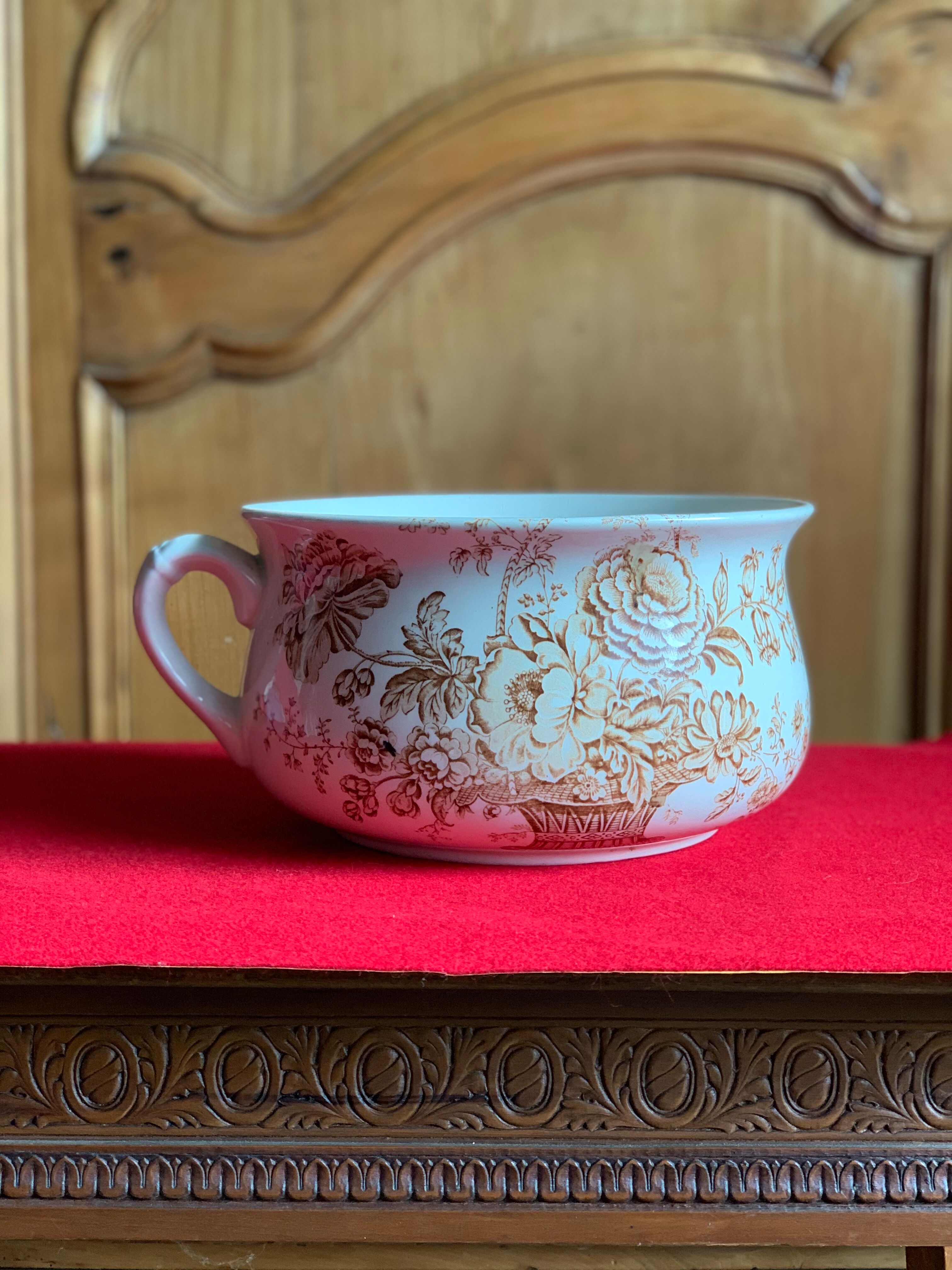 Night vase pot in English earthenware