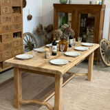Extendable farmhouse table in solid oak