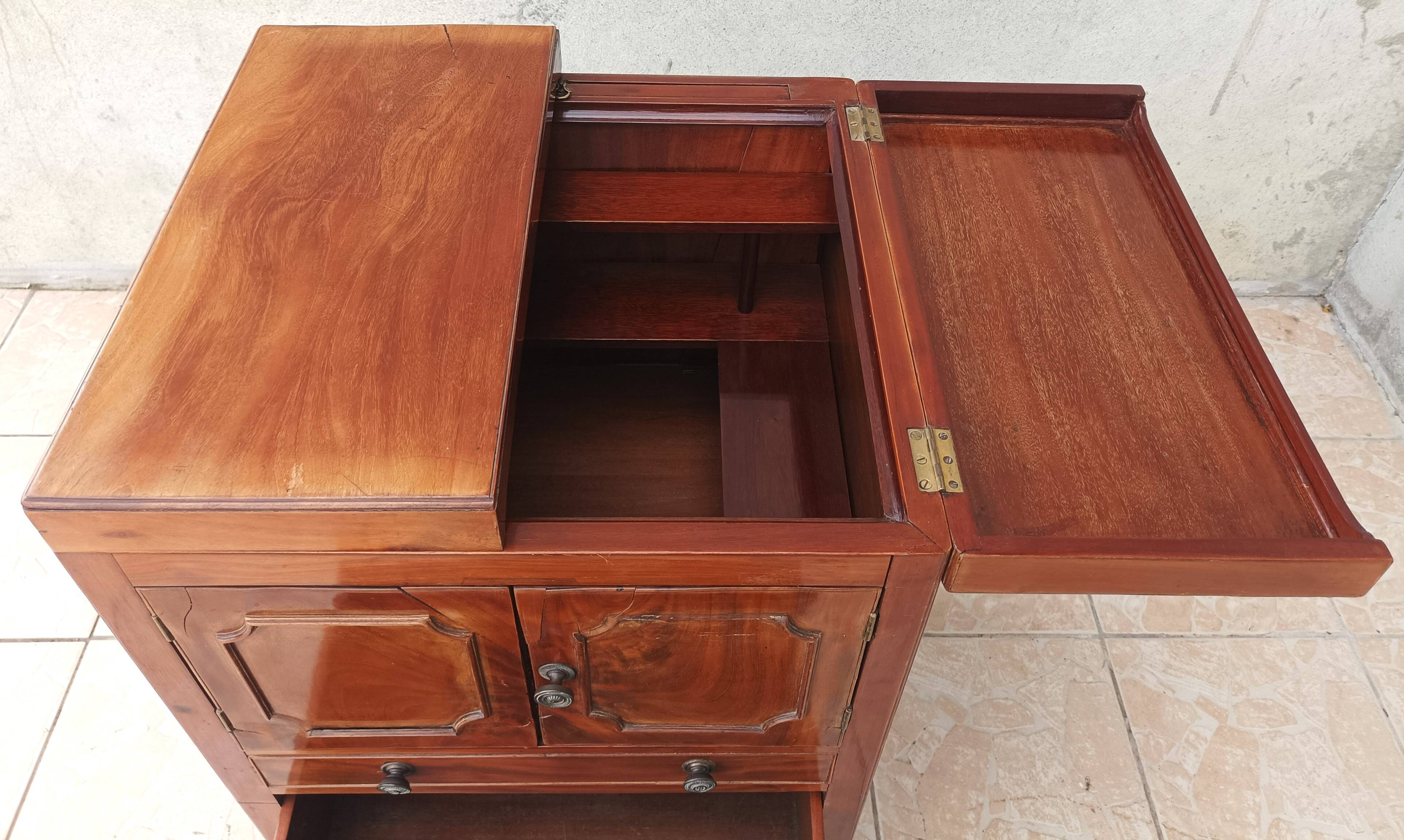 Meuble de barbier ou bar anglais en acajou