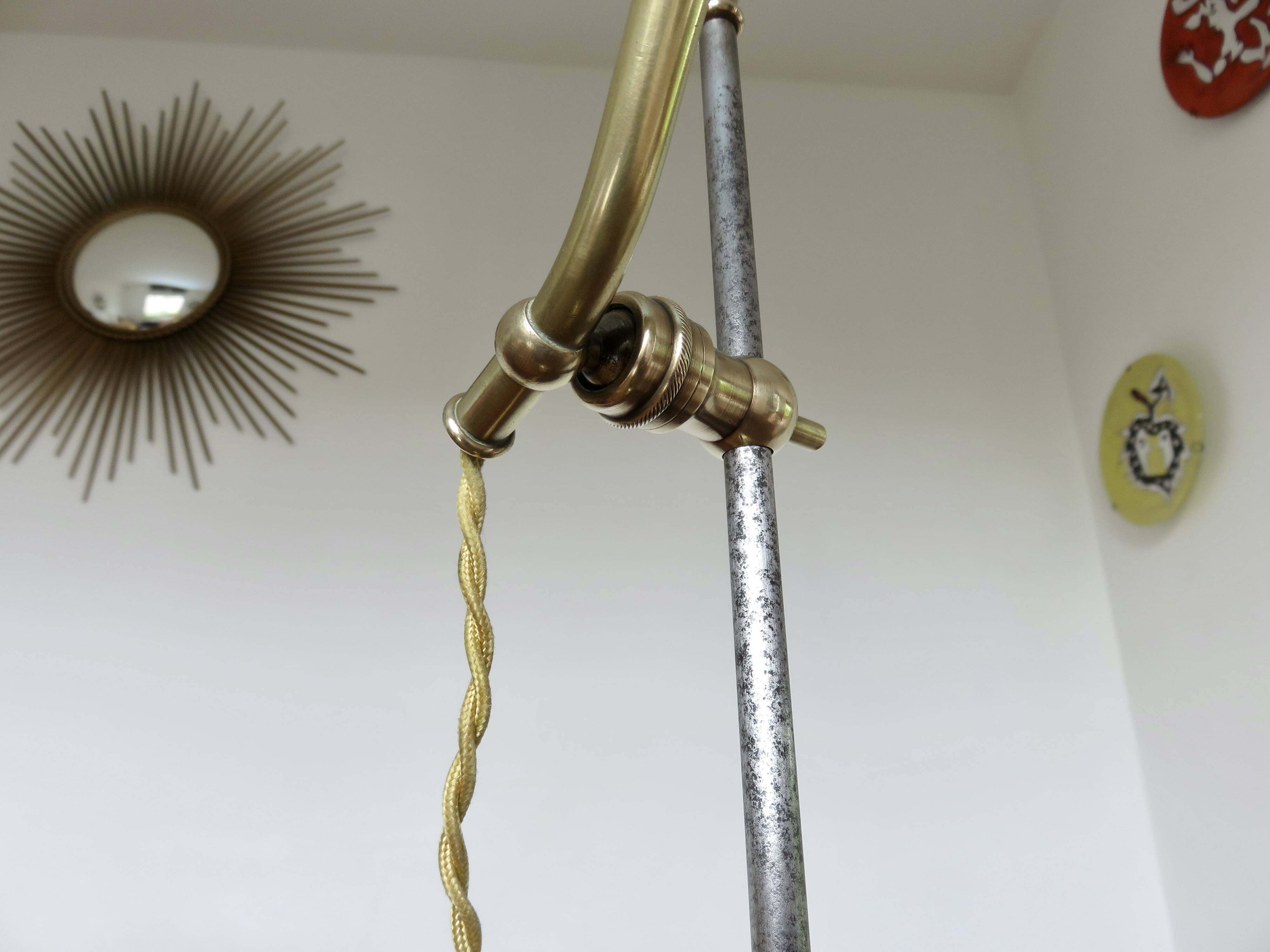 Art Nouveau jeweler's lamp in bronze and glass paste tulip