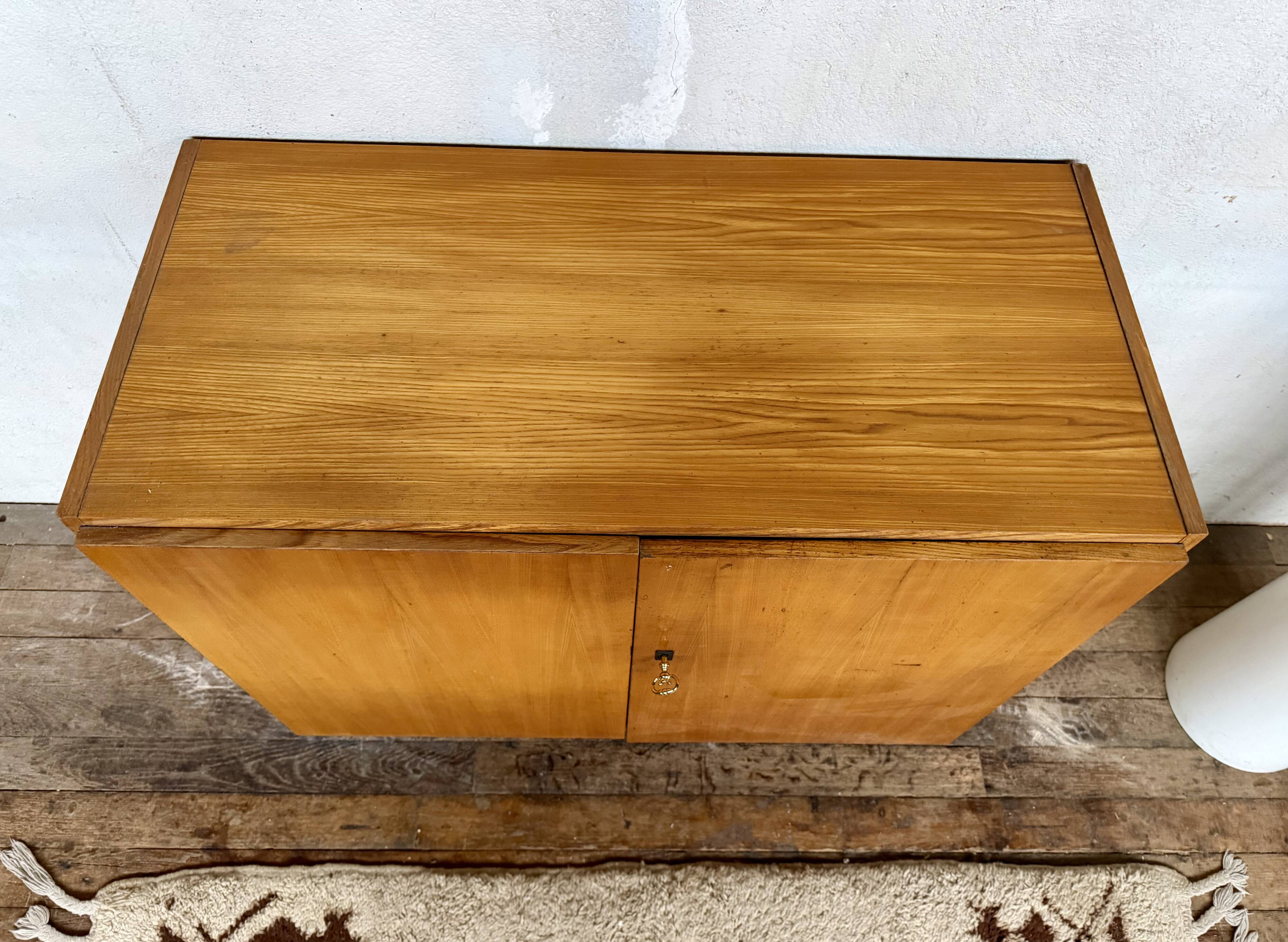 Vintage furniture werhfritz – light wood & black metal legs