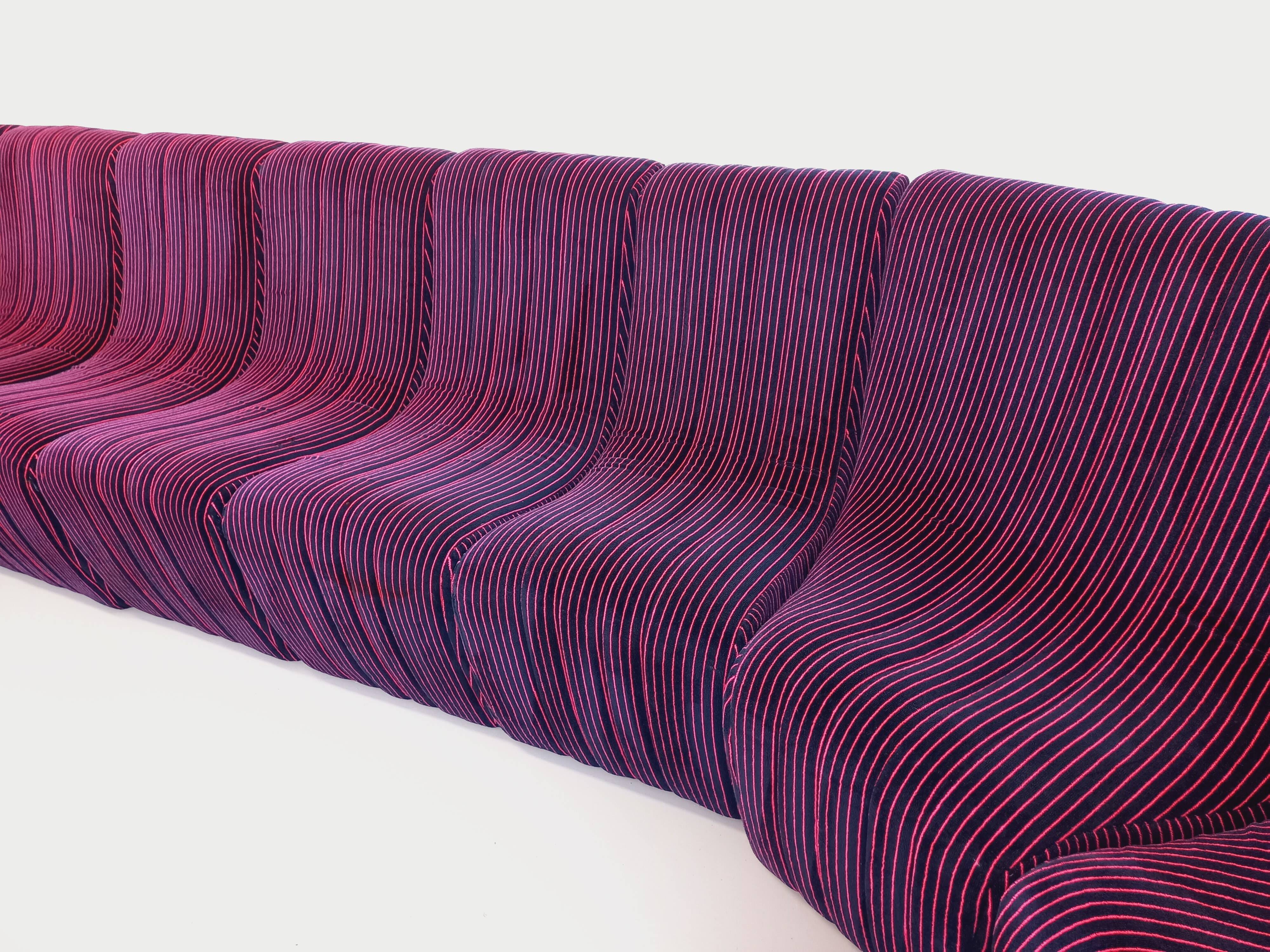 Vintage Snake modular sofa composed of 11 armchair modules and 3 velvet fabric poufs