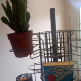 Atypical turnstile for postcards and books