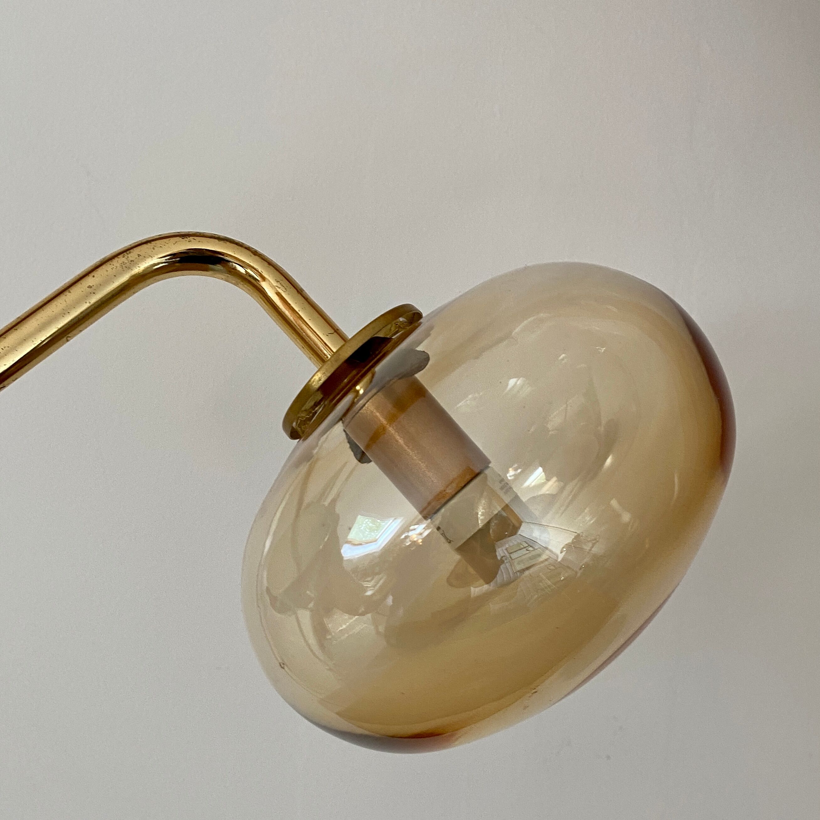 Applique globe vintage en verre ambré