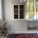 XL display case with white patina