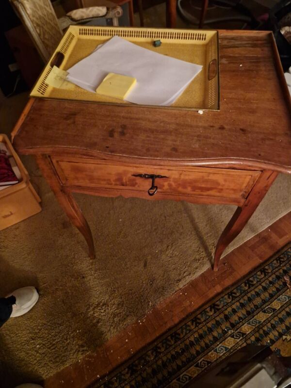 Petite table / bureau ancien en bois – style Louis XV