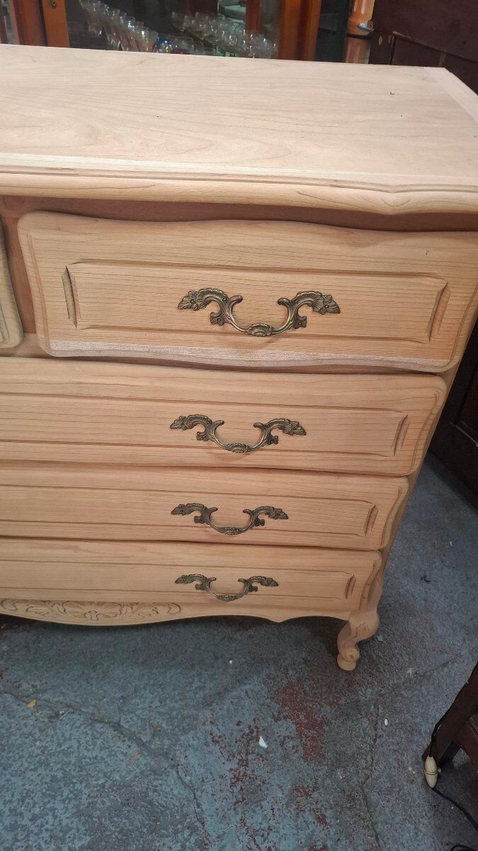 Commode de style louis xv