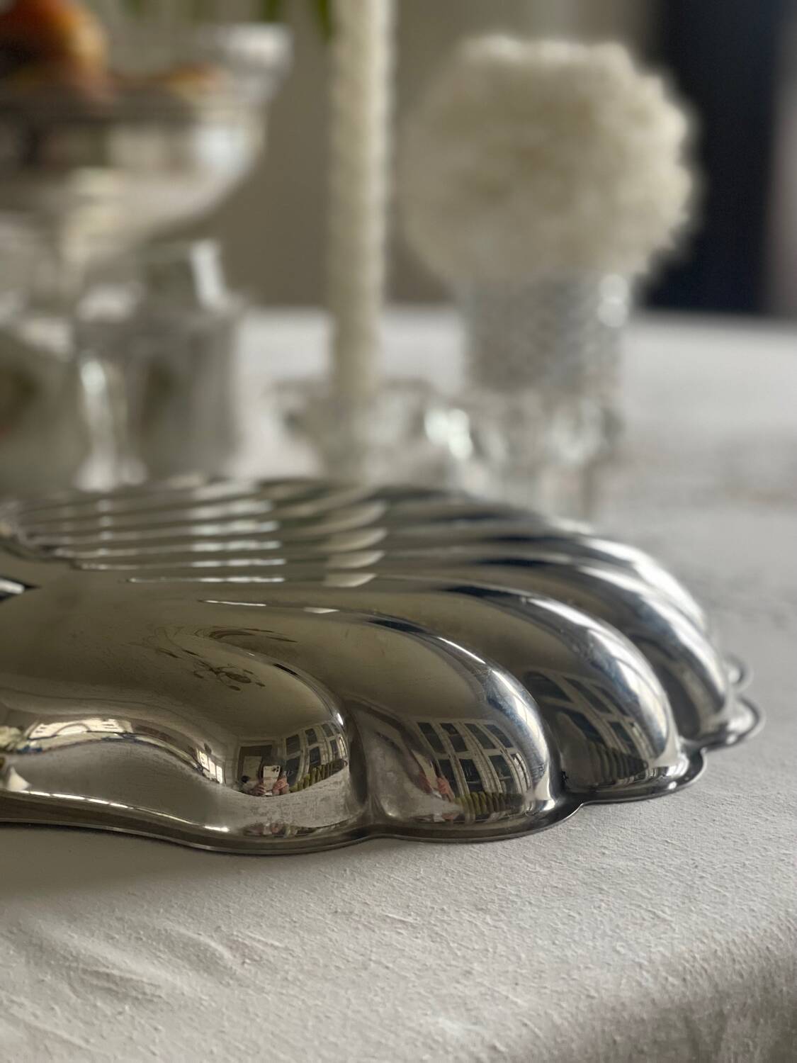 Silver-plated metal shell dish