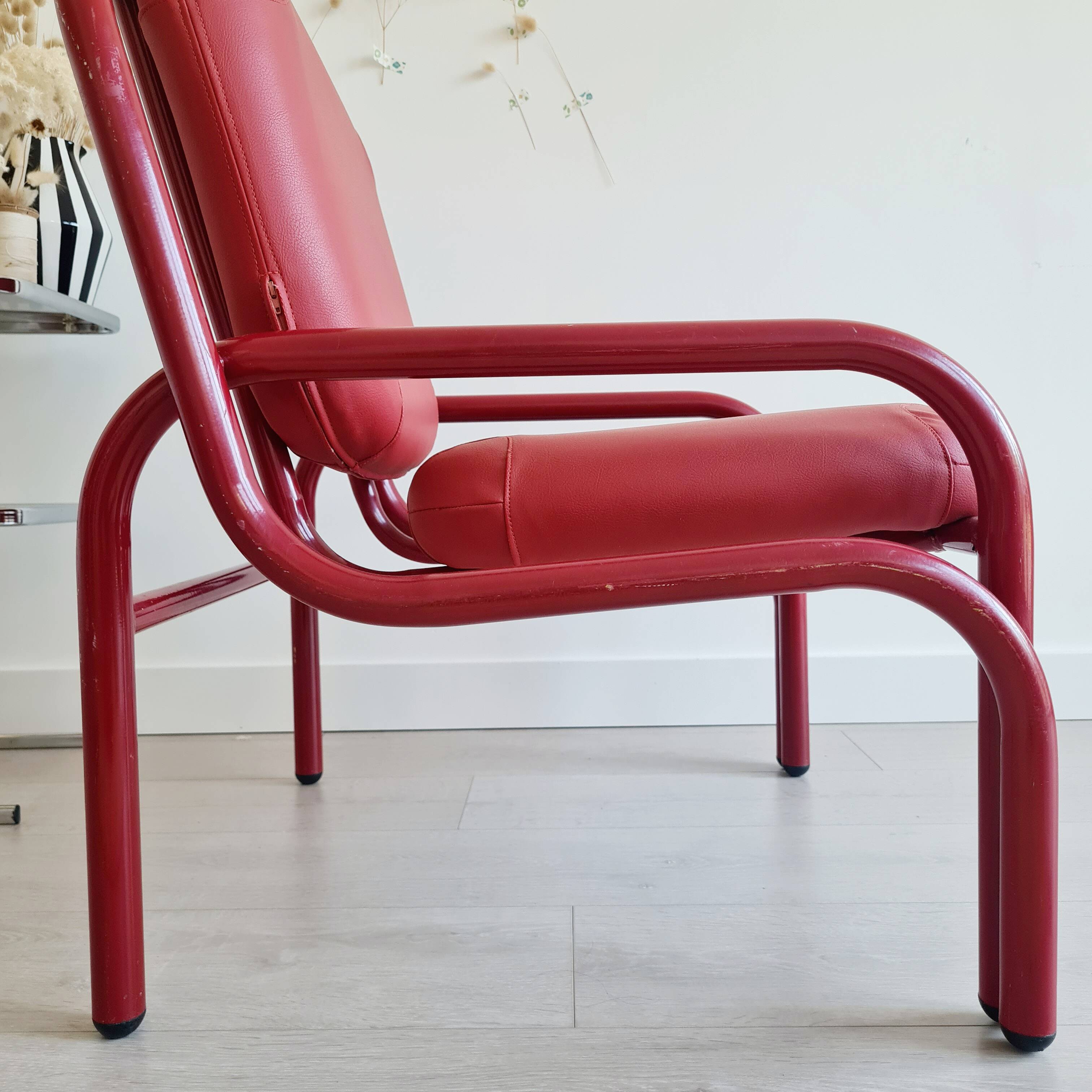 Fauteuil design italien rouge années 80