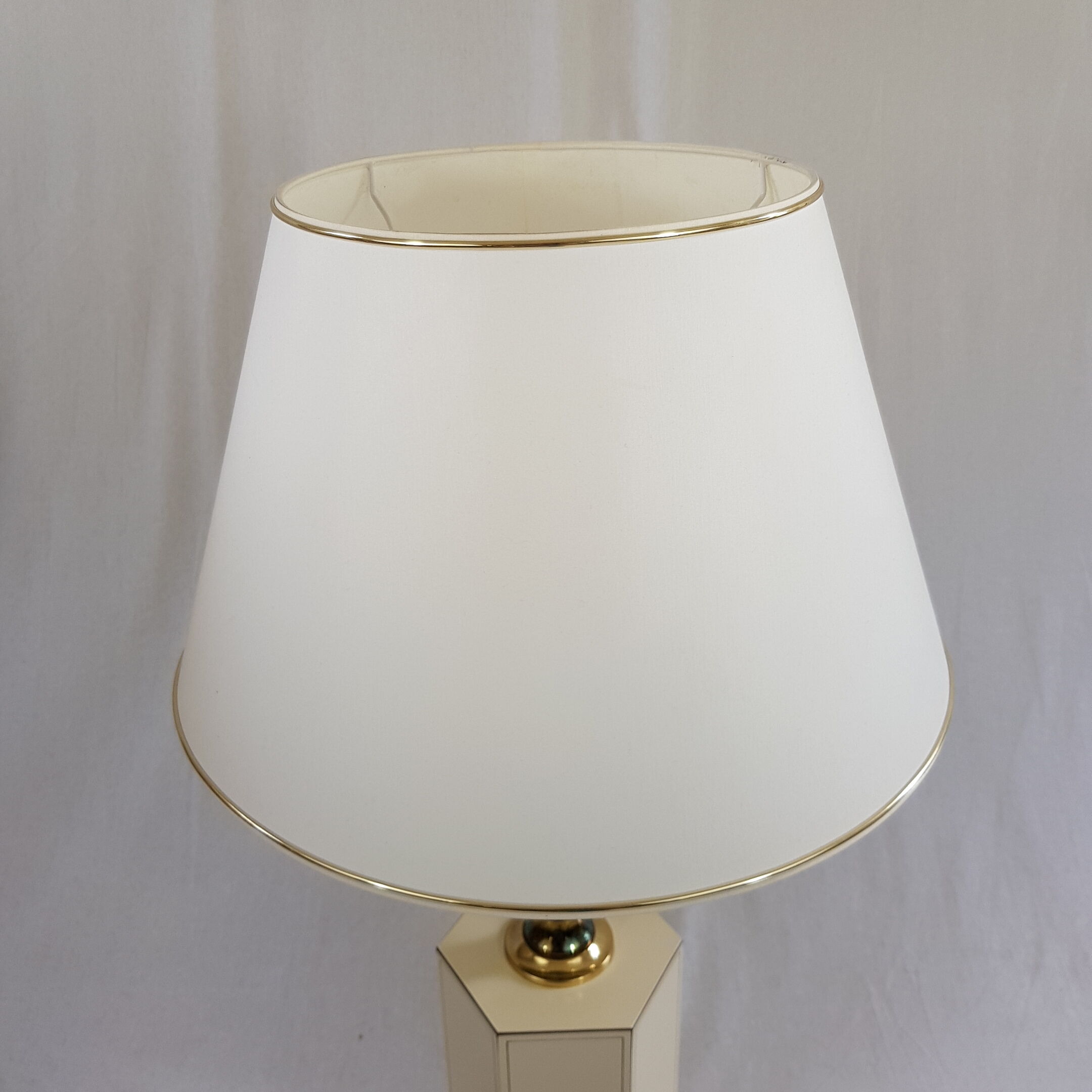 Neo-classical lamp beige and gold