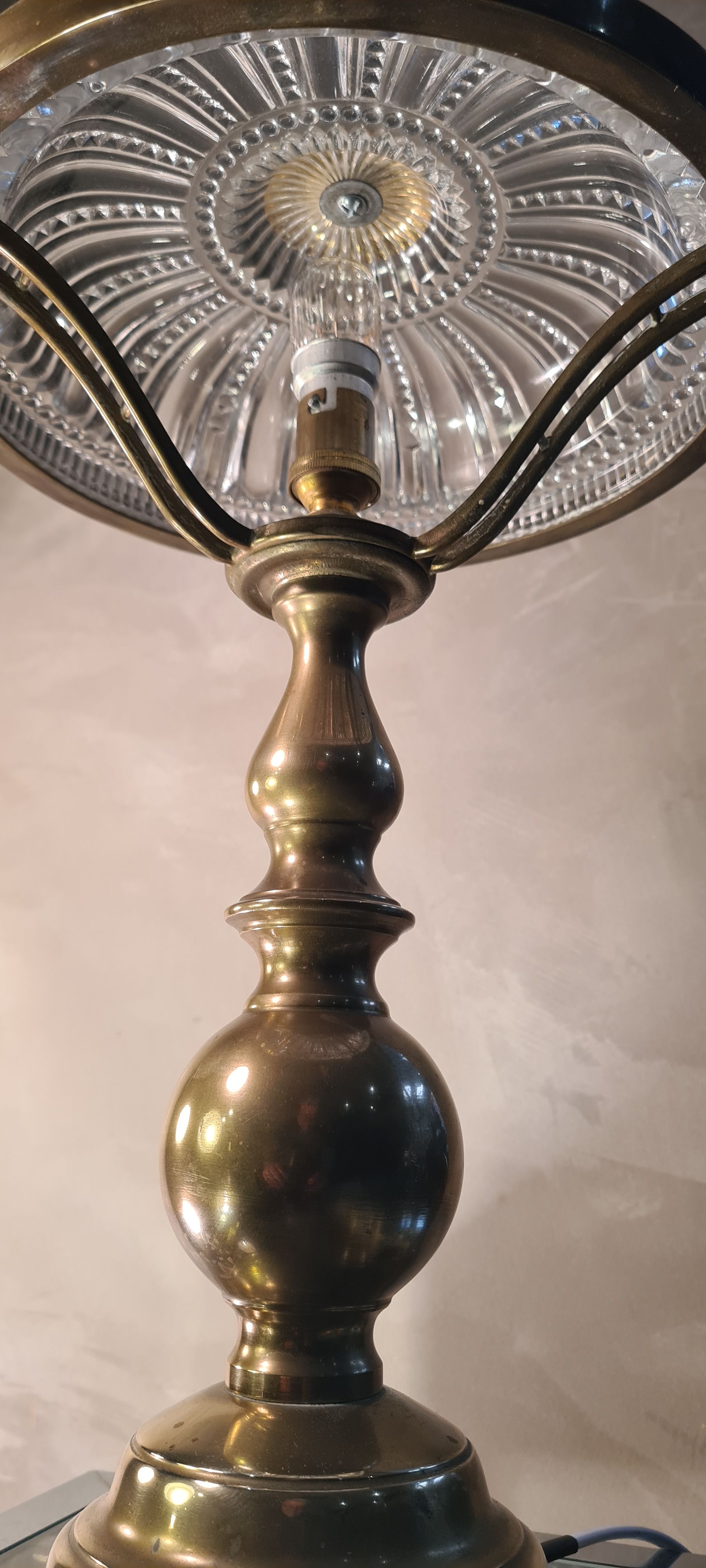 Solid brass lamp and its glass dome cut 1930 42x26 and 4kg