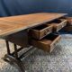 Grand bureau anglais en acajou de style Regency