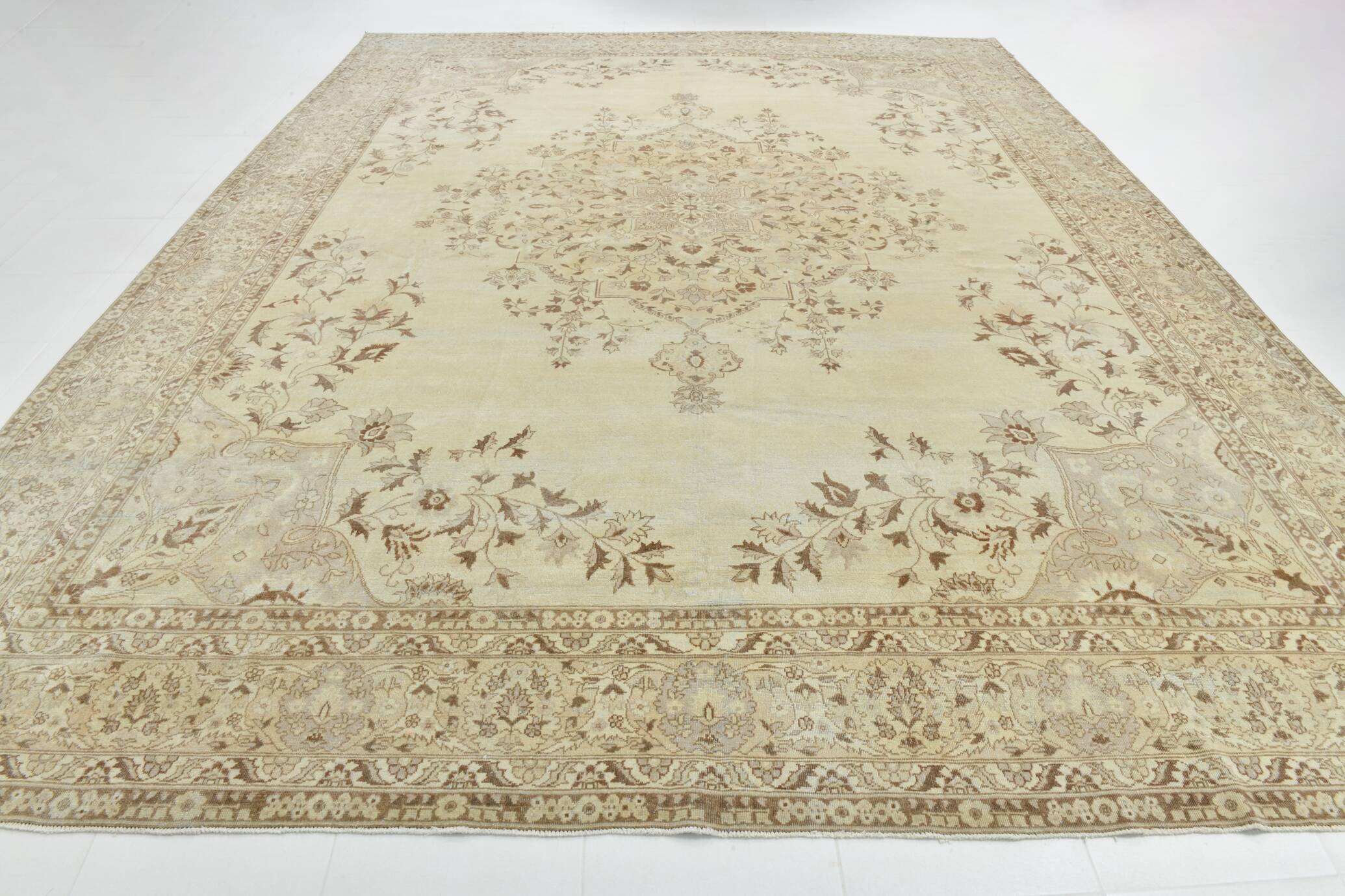 Tapis Vintage Beige Clair Motif Médaillon Floral Élégant, 354x458 Cm