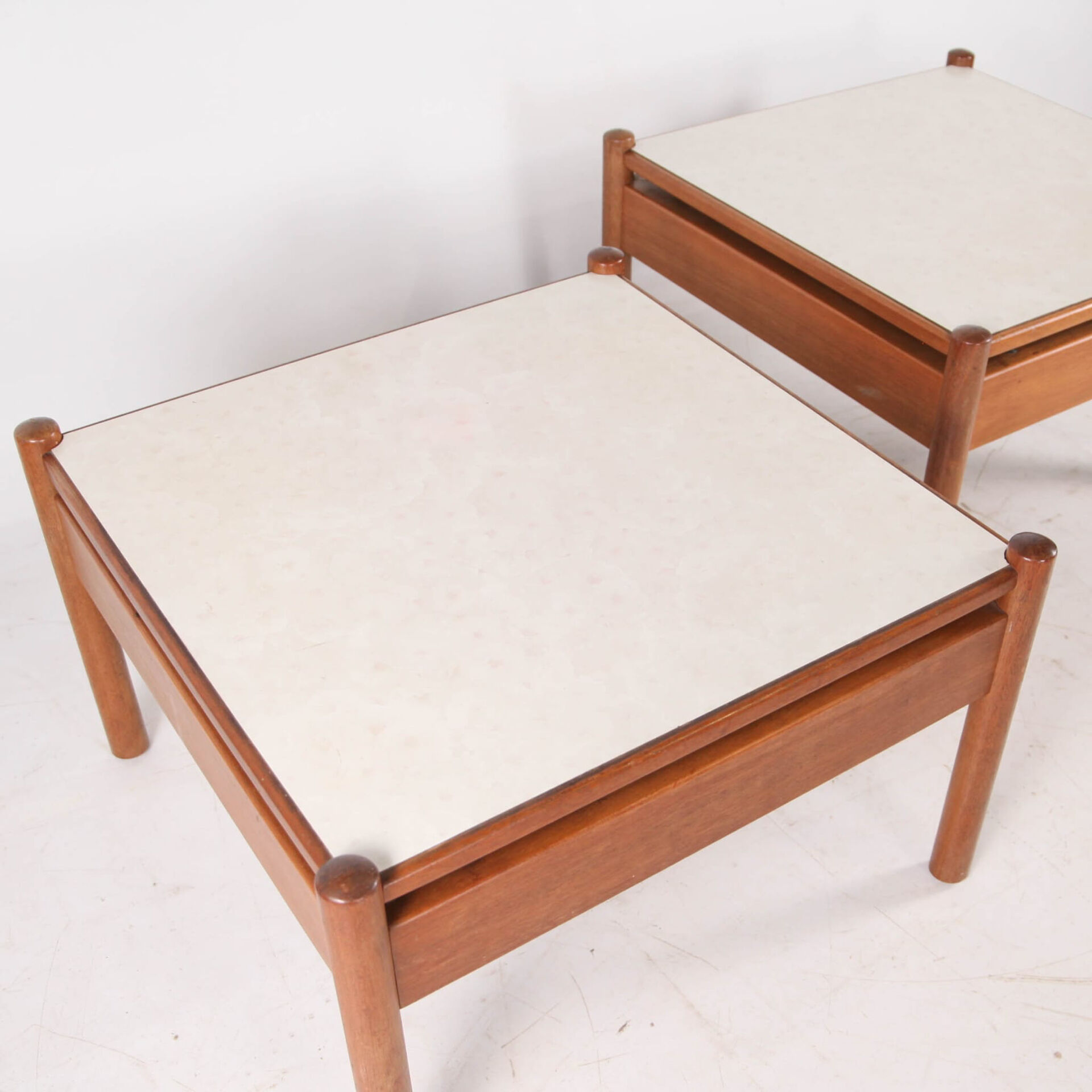 Paire de tables basses japonaises 
