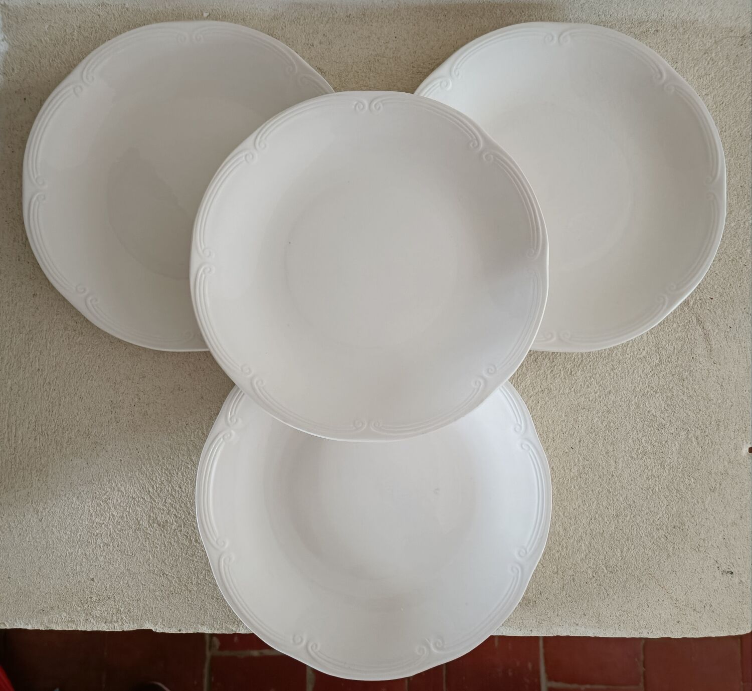 8 Gien ivory plates