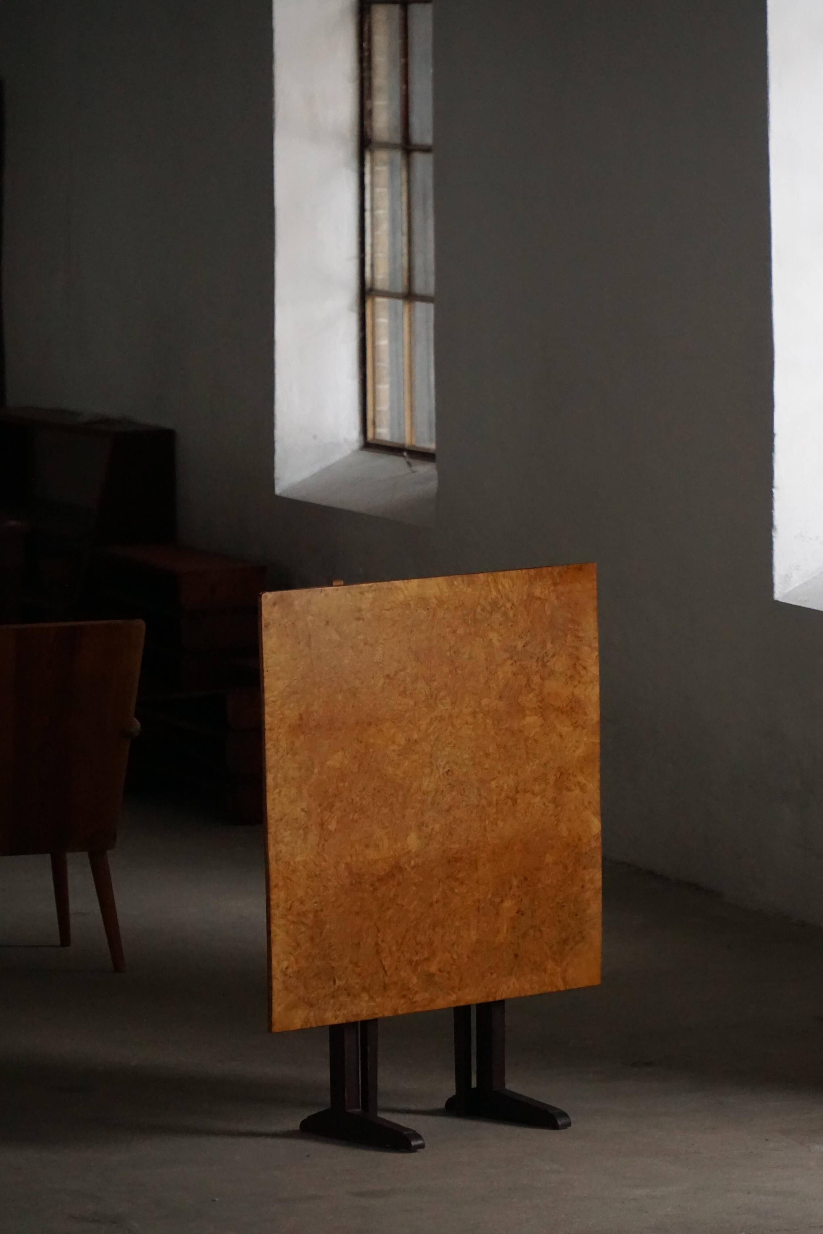 Antique Swedish table with a tilting top from the early 19th century in birch, 1800-1850s.