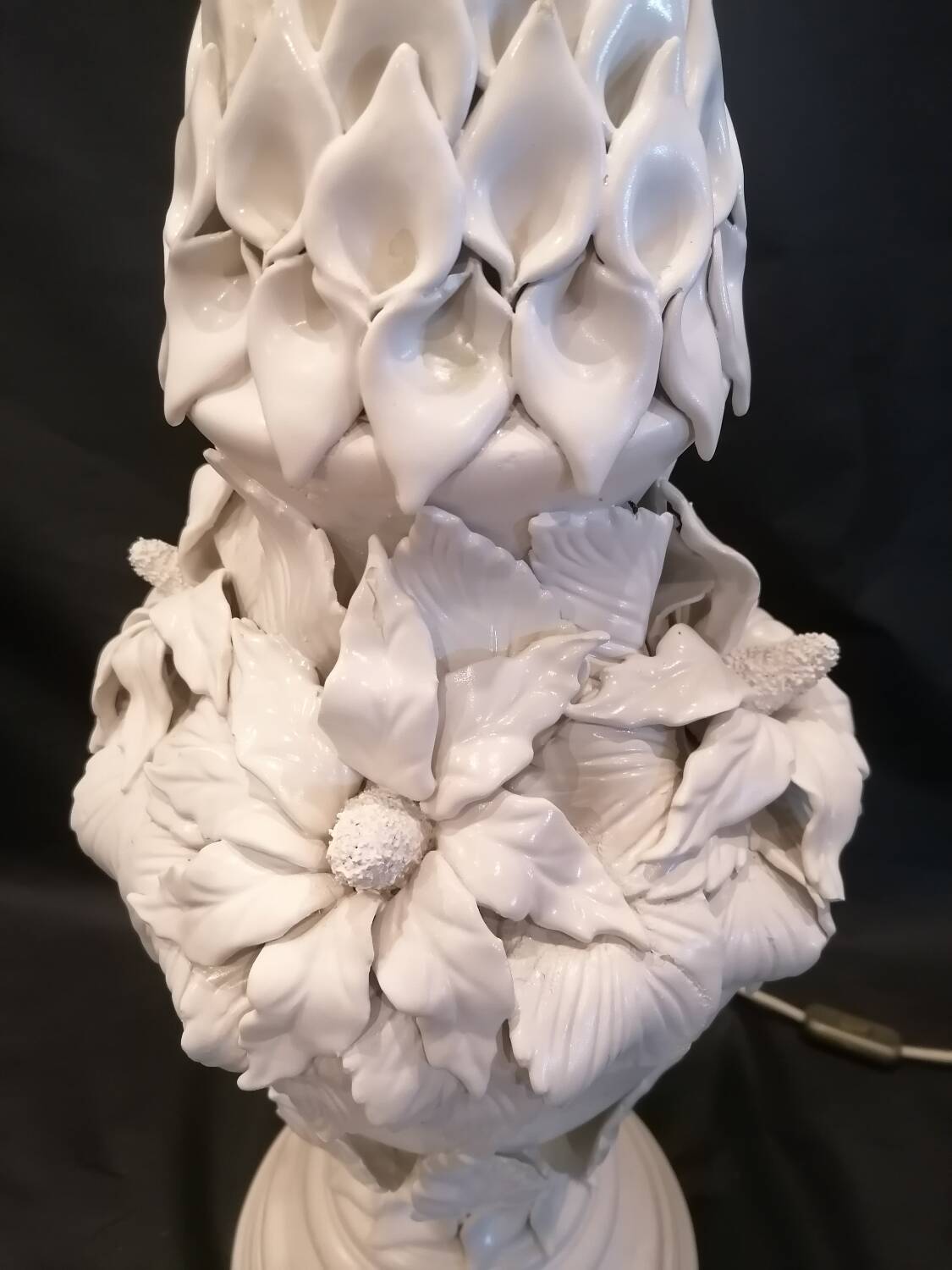 Large ceramic lamp from Manises with floral decoration  
-Circa 1960/1970