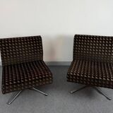 Paire de chauffeuses en tissu et acier chromé, années 60