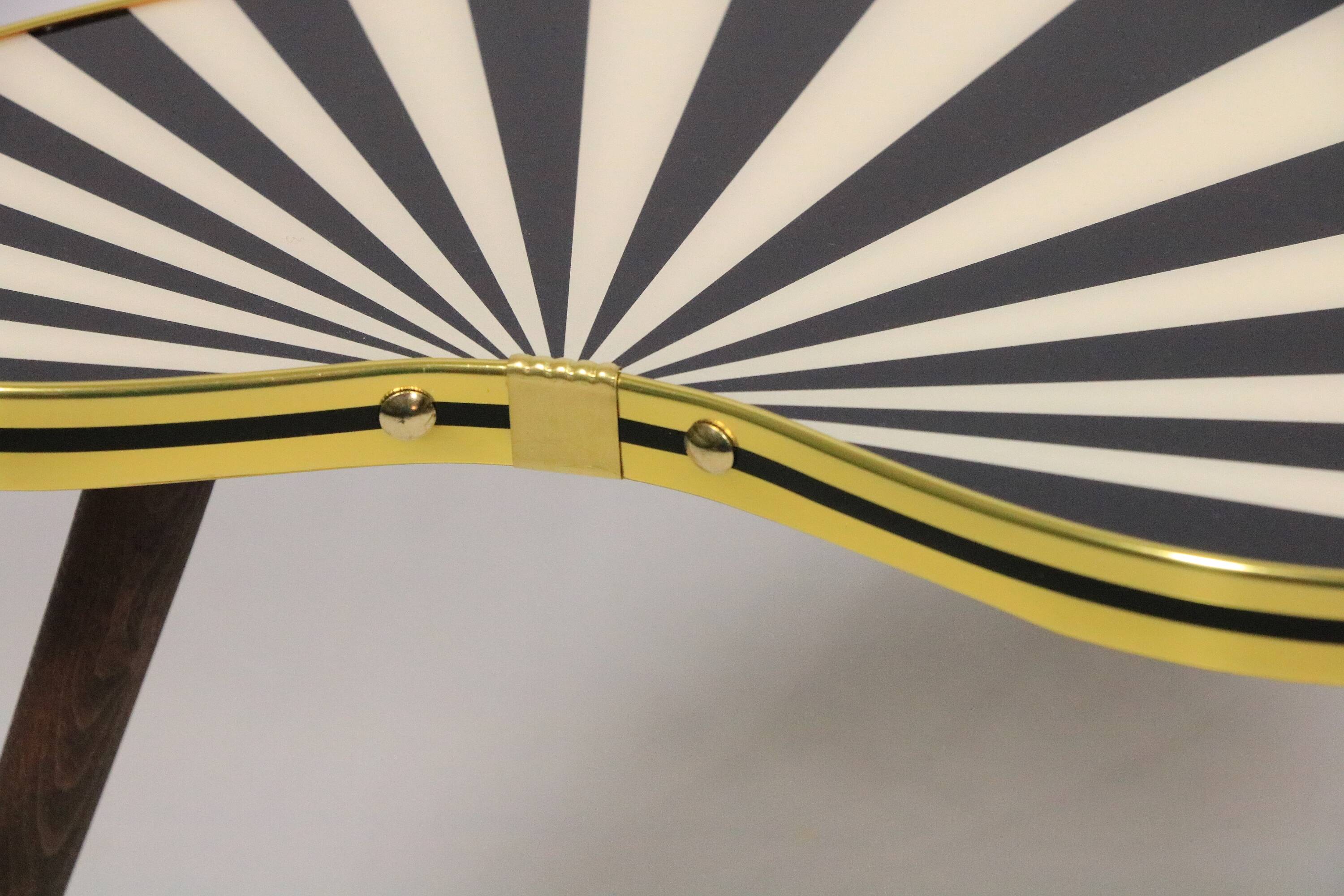 Small side table, kidney-shaped, black and white stripes, 3 elegant legs, 50s style