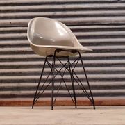 Chaise grise par Miroslav Navràtil édition Vertex 1959