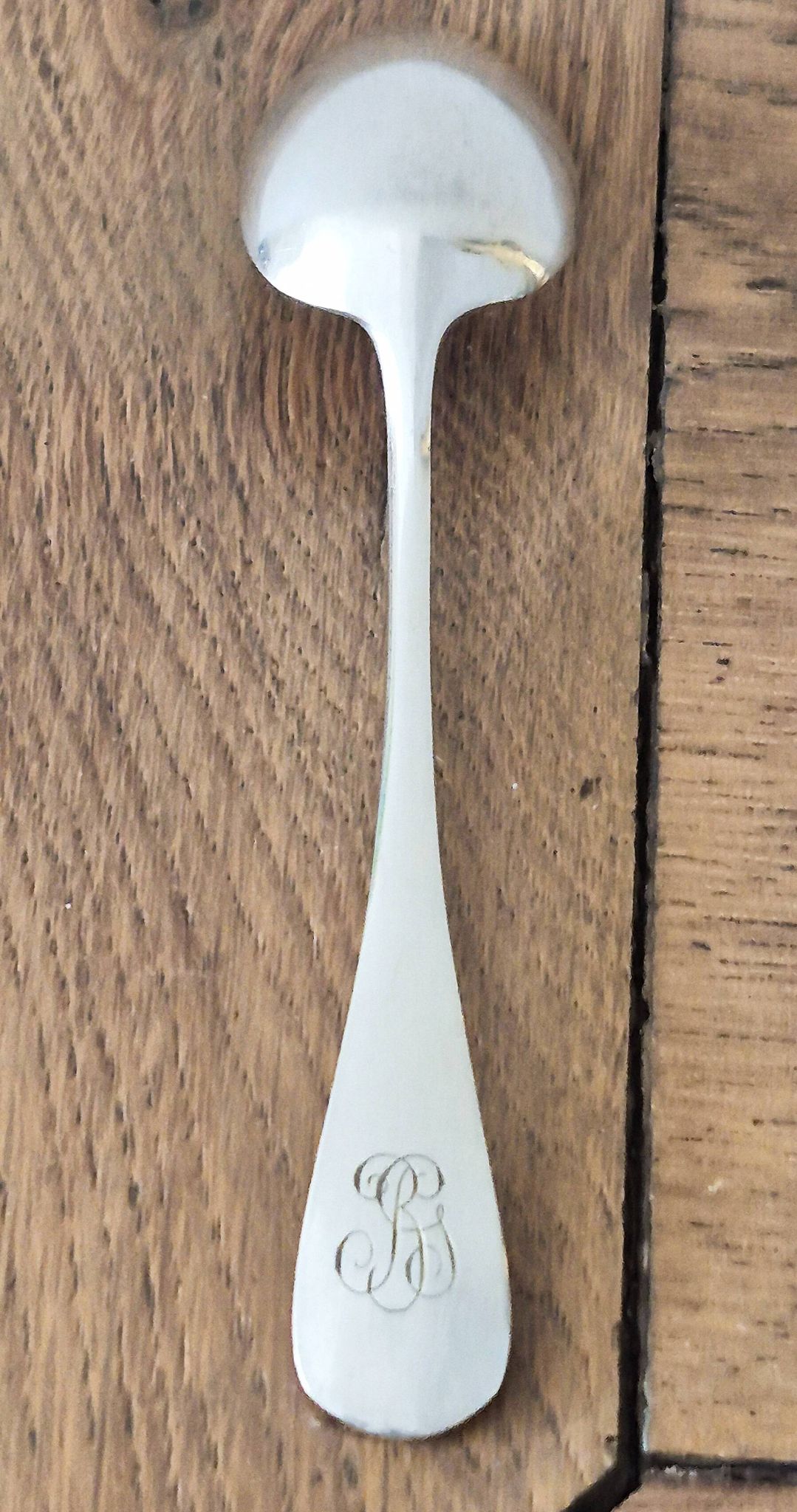 Dessert spoons, silver coffee spoons, small Baguette spoons.