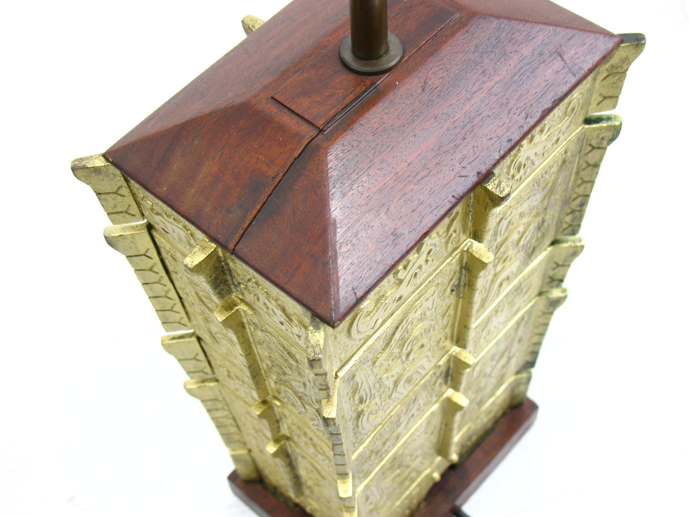 Lampe en bronze de style archaïque chinois 1940 / 1950 s