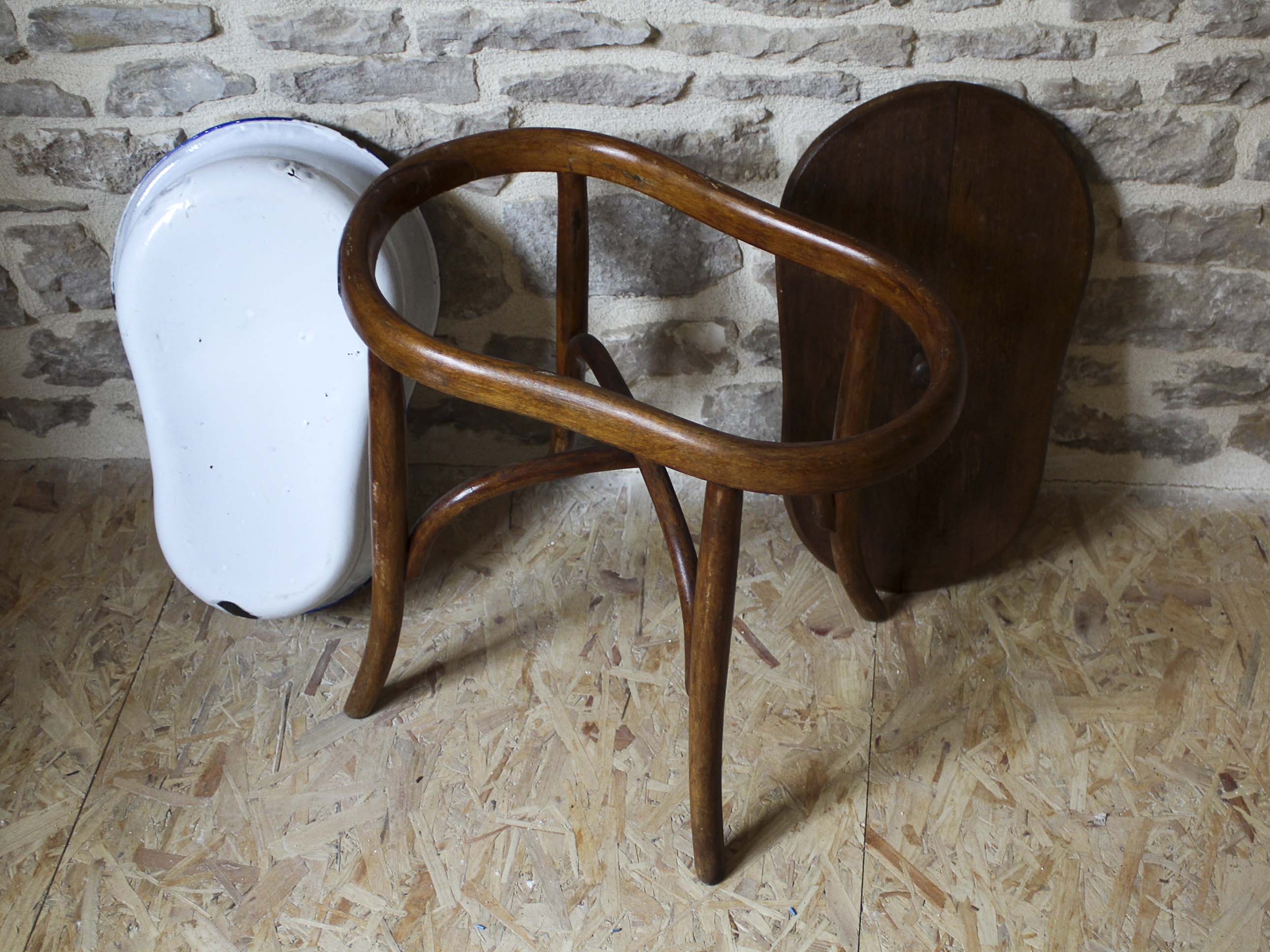 Bidet en bois courbé et métal émaillé