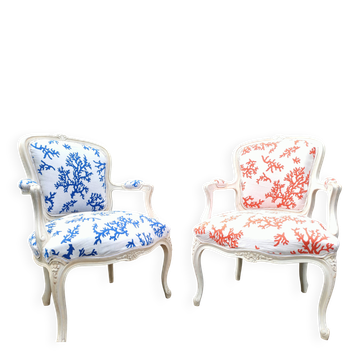 Paire de fauteuils de style Louis XV - tapisserie neuve motif "Corail"