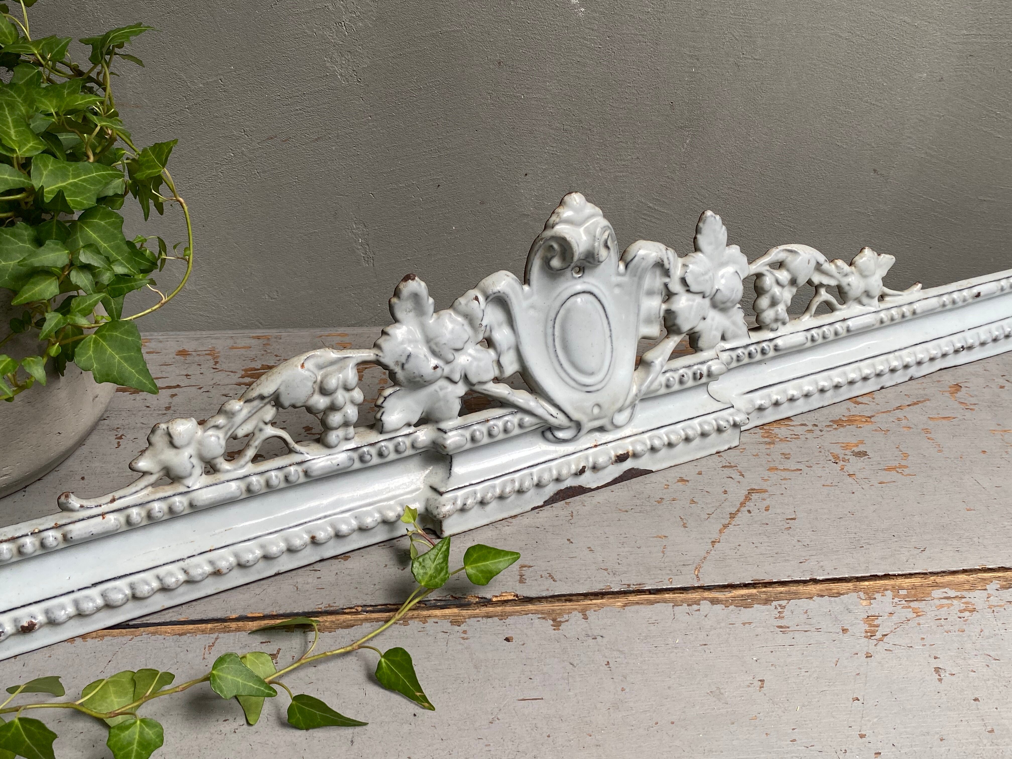 Enamelled cast iron pediment