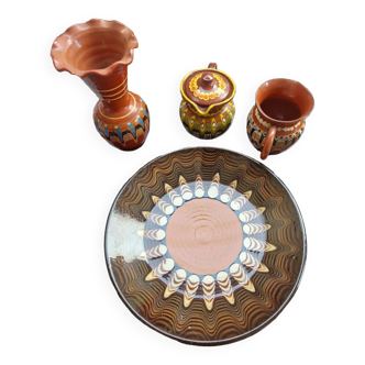 Ensemble de 4 poteries vernissées avec décor ethnique