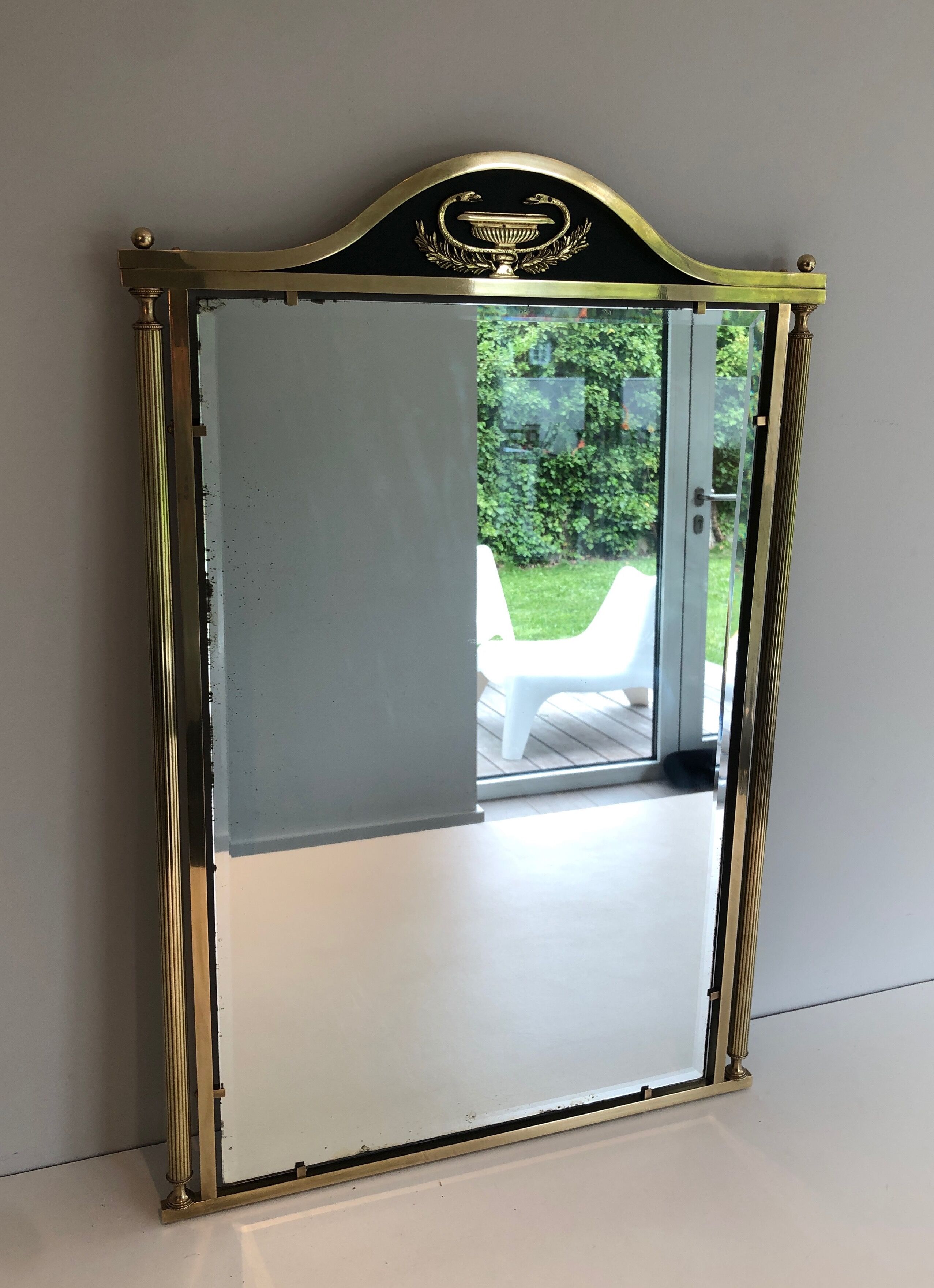 Neoclassical style mirror in brass and lacquered sheet metal